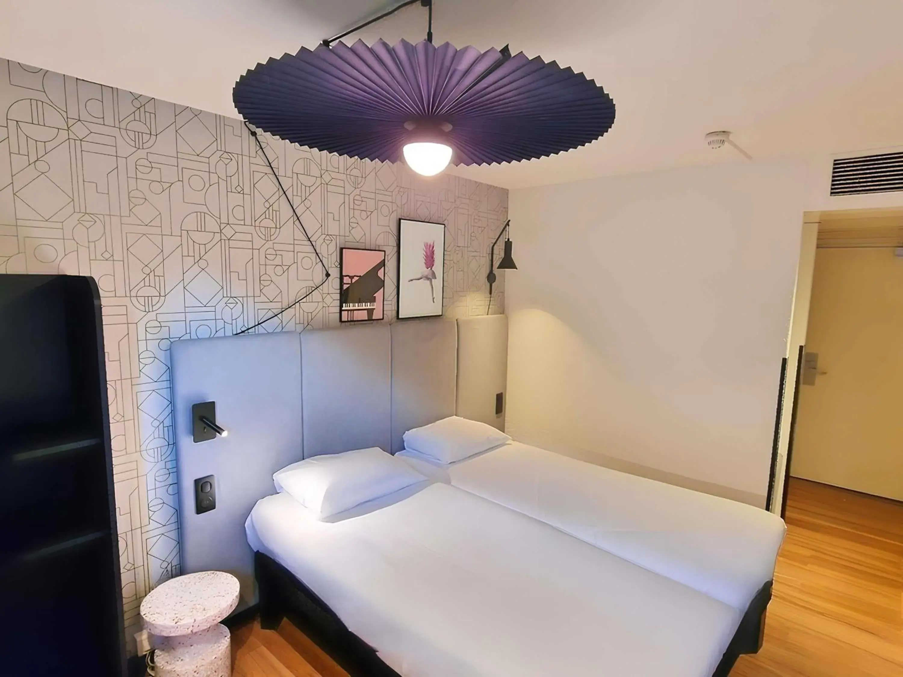 Bedroom, Bed in Ibis Sallanches Porte du MontBlanc Bedroom, Bed in Ibis Sallanches Porte du MontBlanc