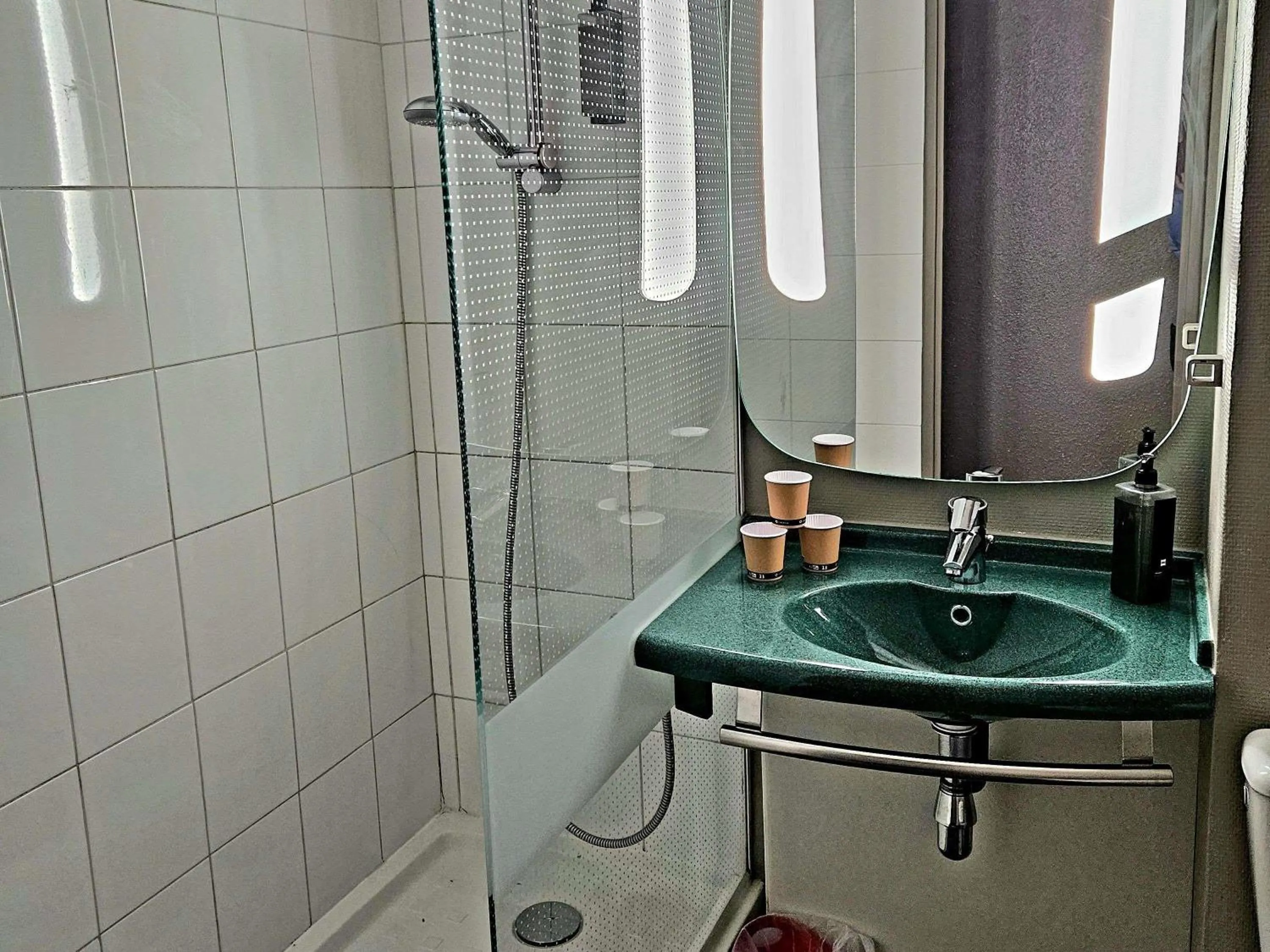 Bedroom in Ibis Sallanches Porte du MontBlanc