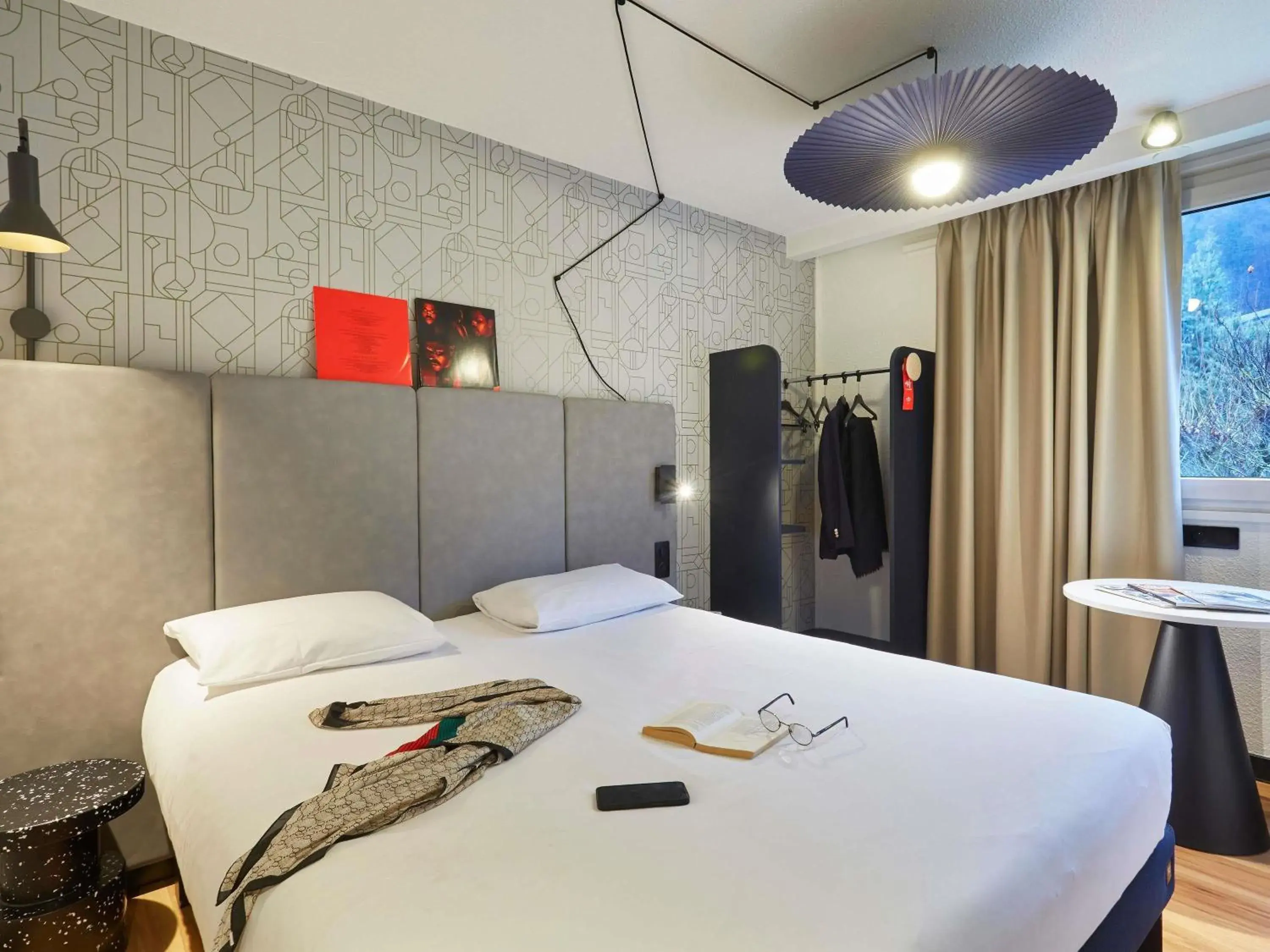 Bedroom, Bed in Ibis Sallanches Porte du MontBlanc Bedroom, Bed in Ibis Sallanches Porte du MontBlanc