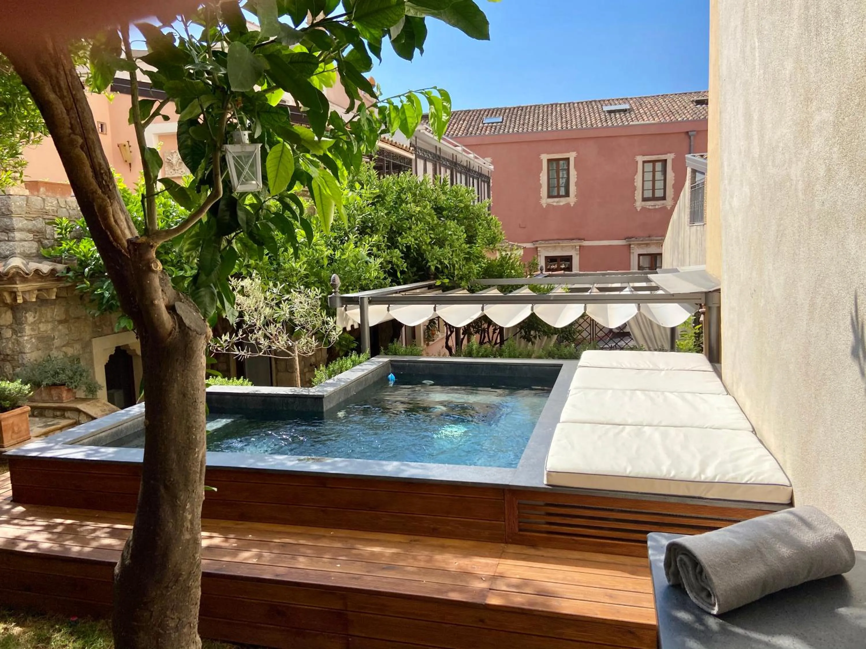 Swimming pool in Relais 147 - Luxury b&b