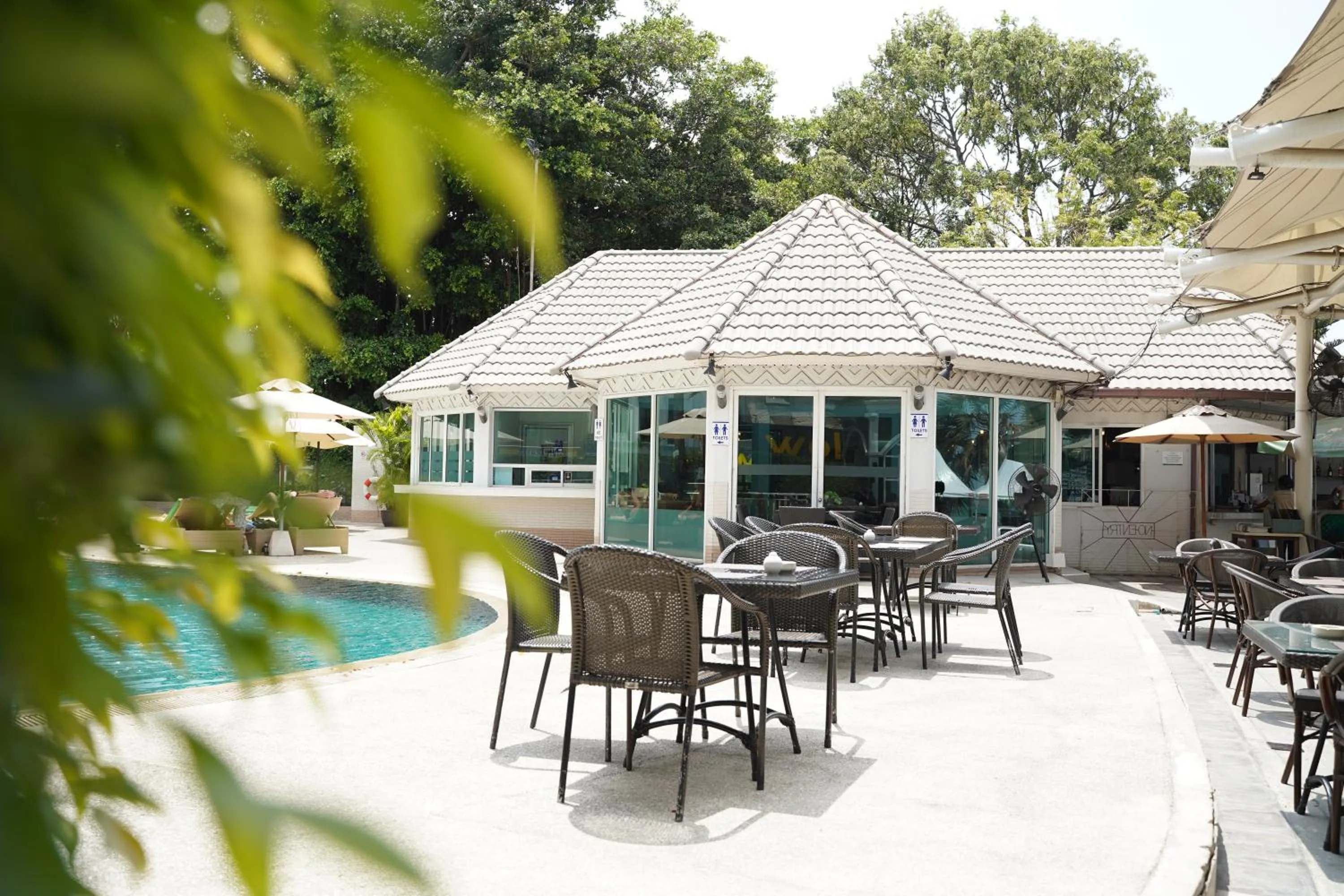 Restaurant/places to eat in Pattaya Discovery Beach Hotel - SHA Extra Plus