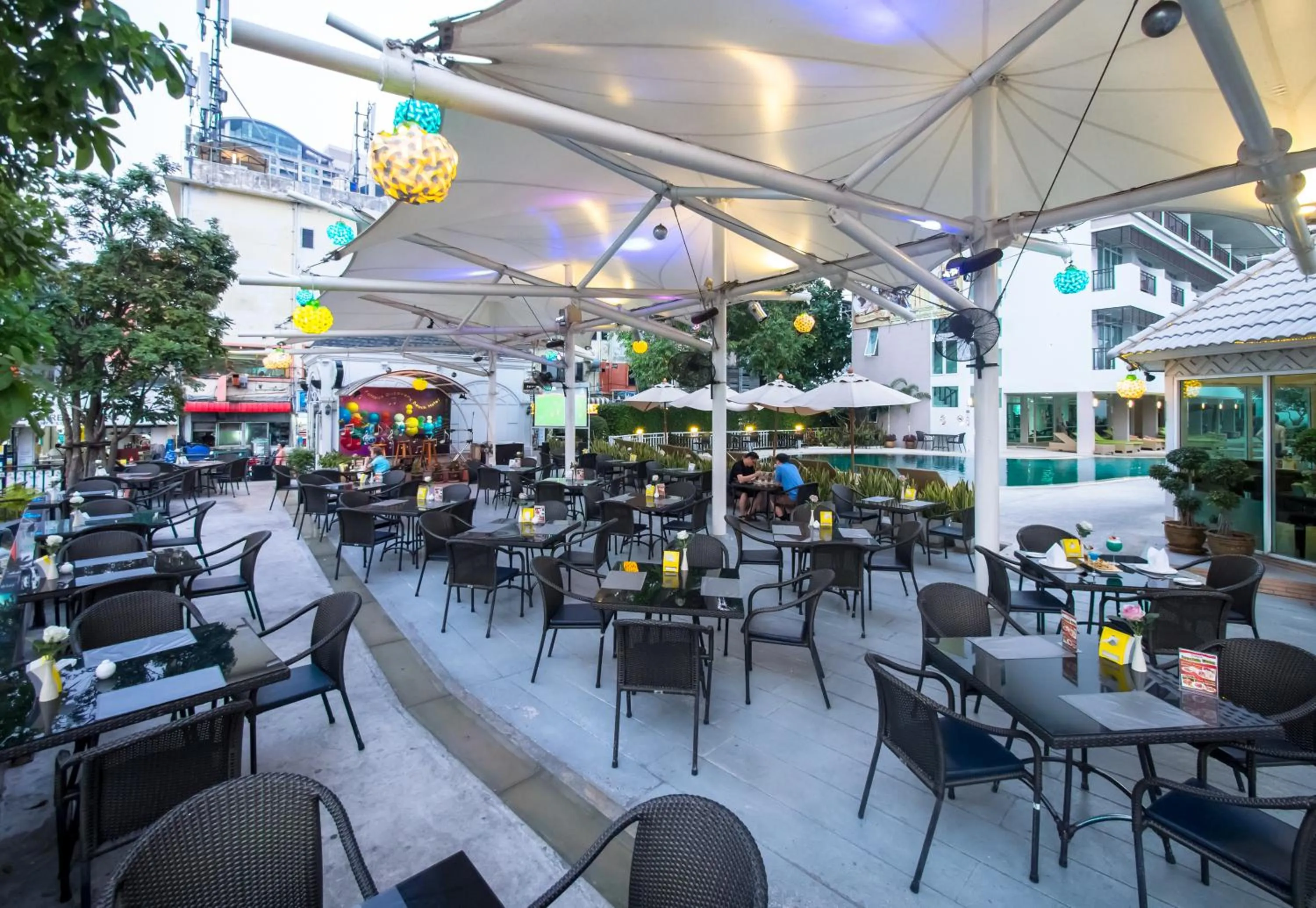 Restaurant/places to eat in Pattaya Discovery Beach Hotel - SHA Extra Plus