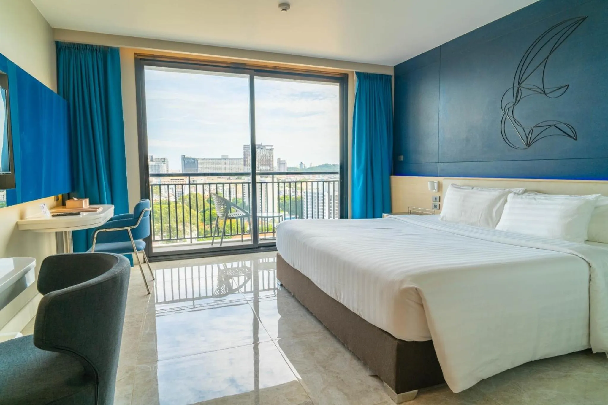 Bed in Pattaya Discovery Beach Hotel - SHA Extra Plus