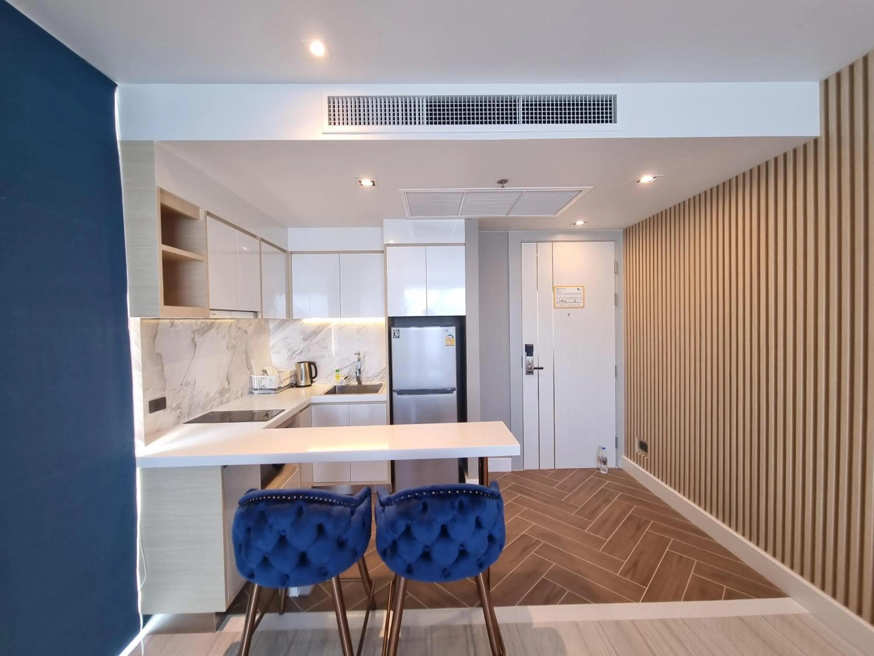 Kitchen or kitchenette in Pattaya Discovery Beach Hotel - SHA Extra Plus