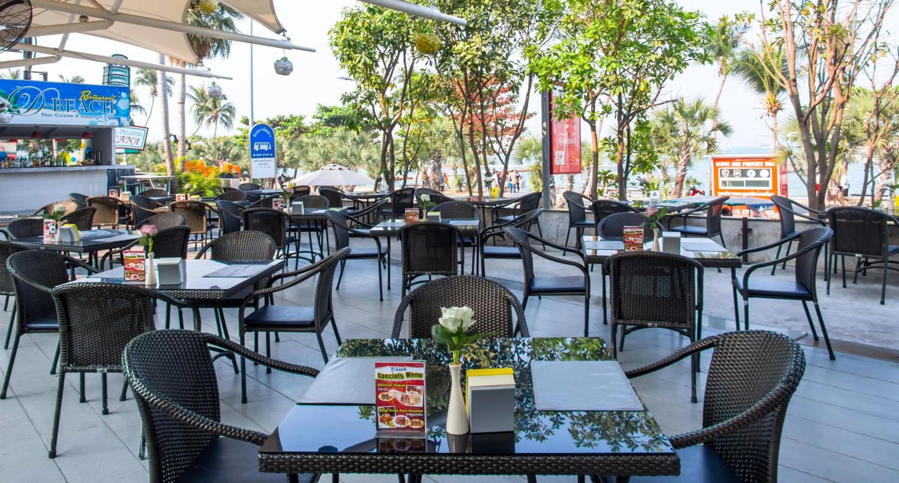 Restaurant/places to eat in Pattaya Discovery Beach Hotel - SHA Extra Plus