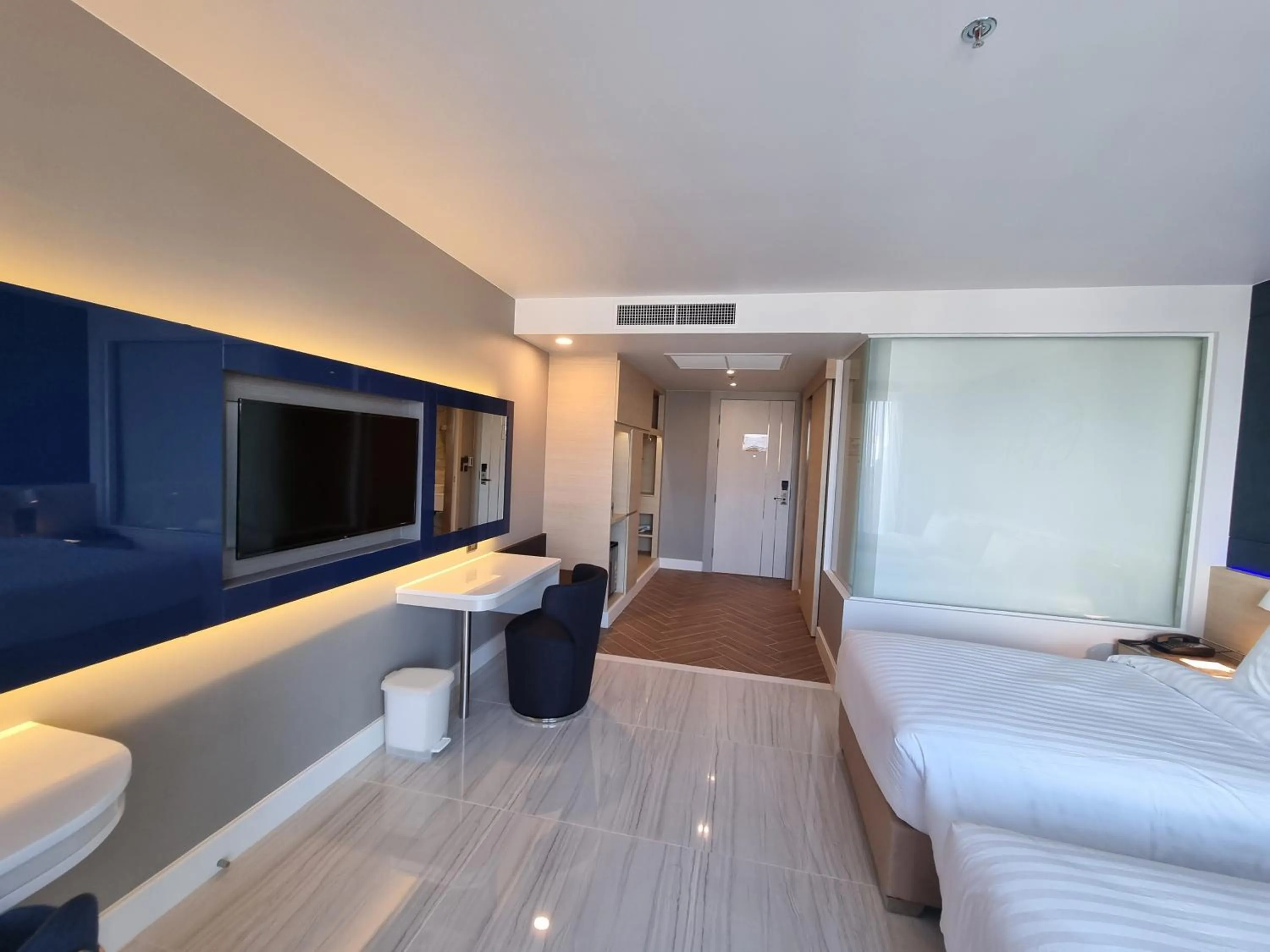 Bedroom, Bed in Pattaya Discovery Beach Hotel - SHA Extra Plus