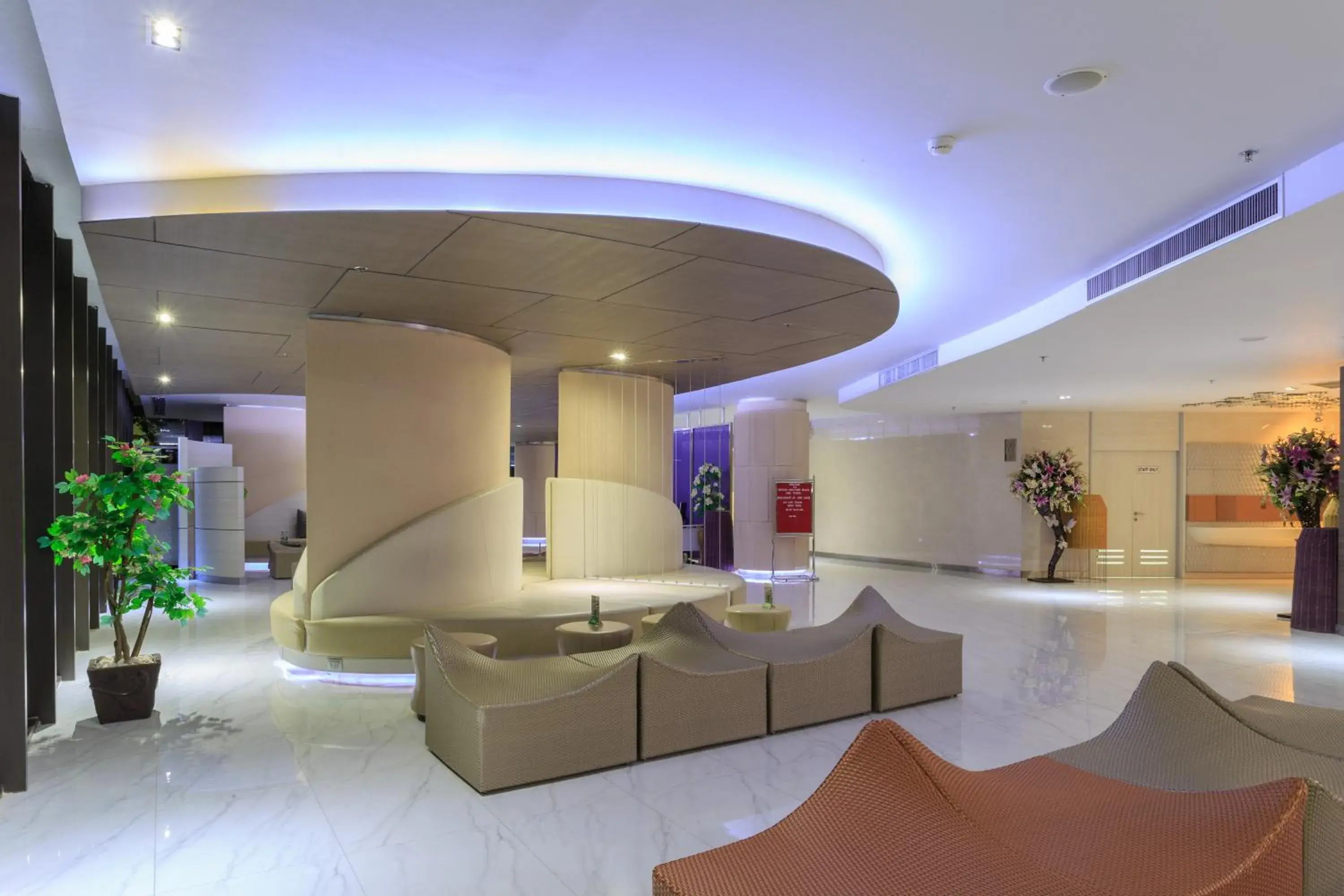 Lobby or reception in Pattaya Discovery Beach Hotel - SHA Extra Plus Lobby or reception in Pattaya Discovery Beach Hotel - SHA Extra Plus