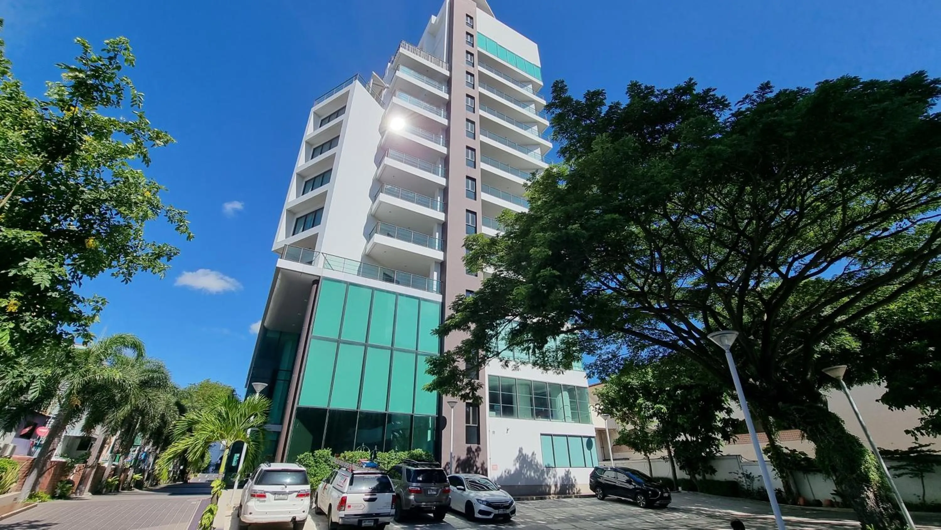 Property building in Pattaya Discovery Beach Hotel - SHA Extra Plus