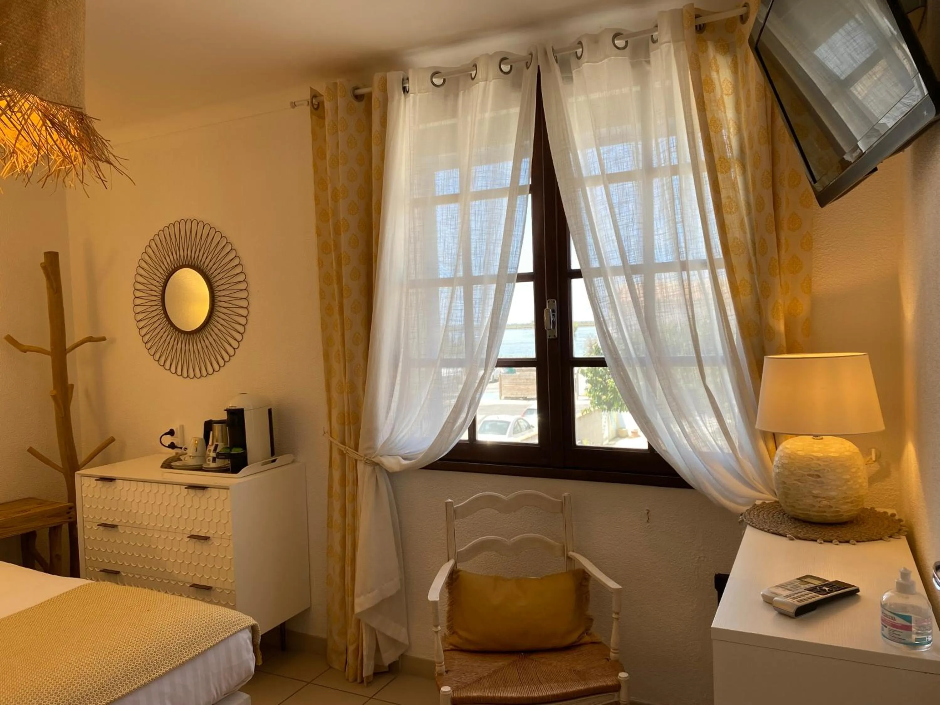 Bed in Hôtel Le Neptune en Camargue