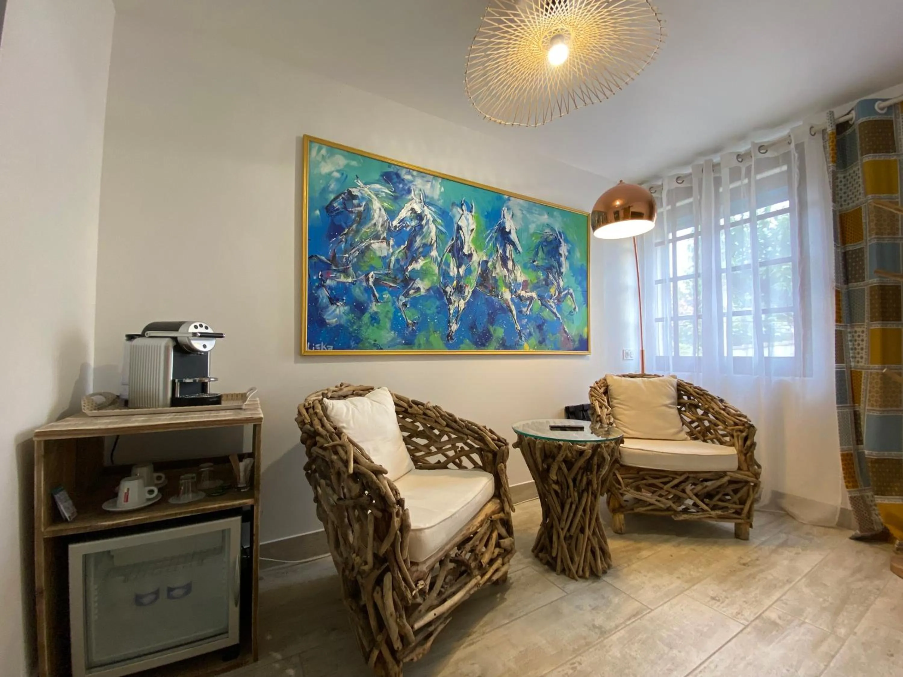 TV and multimedia in Hôtel Le Neptune en Camargue