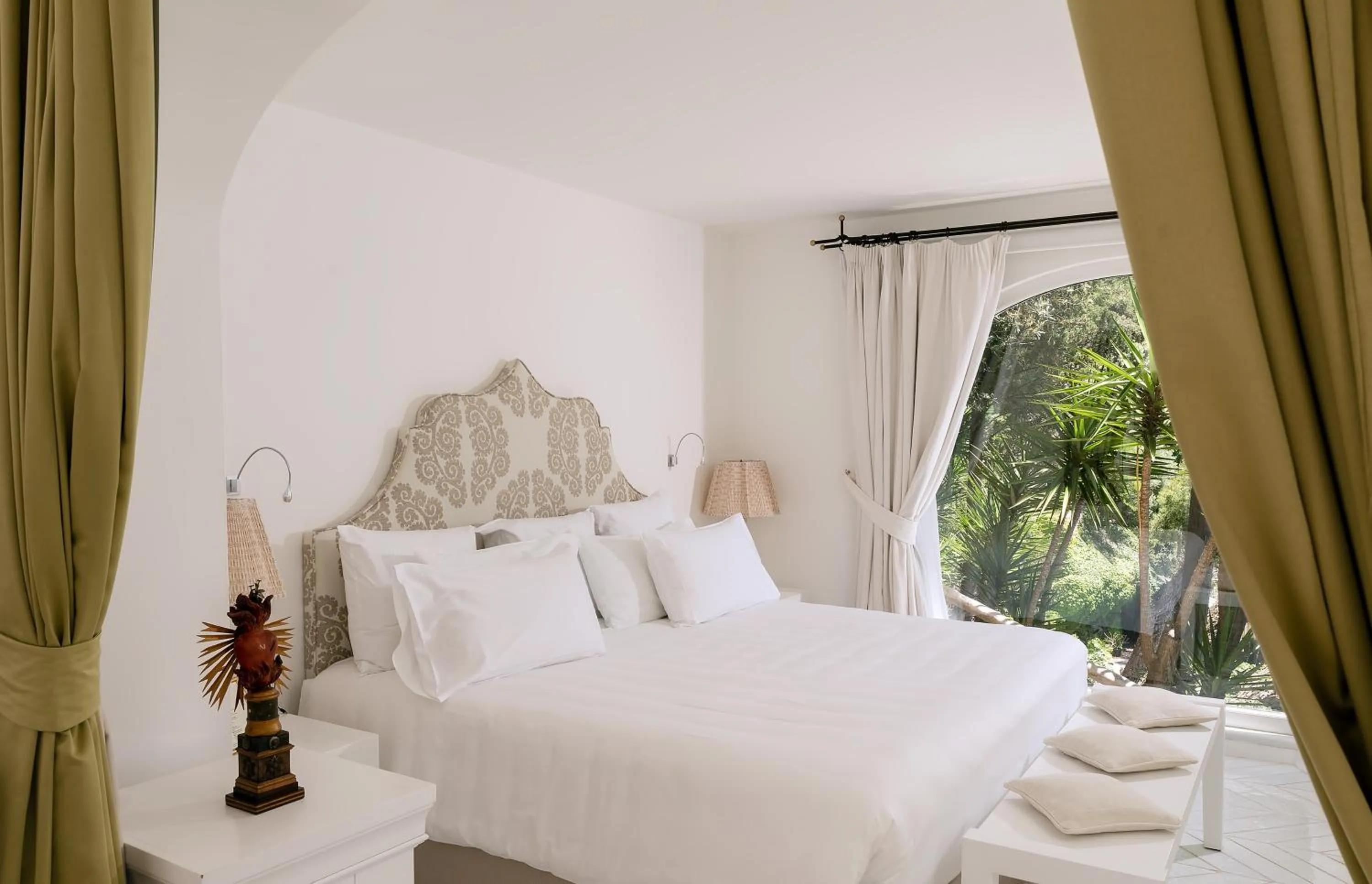 Bedroom, Bed in Villa Treville