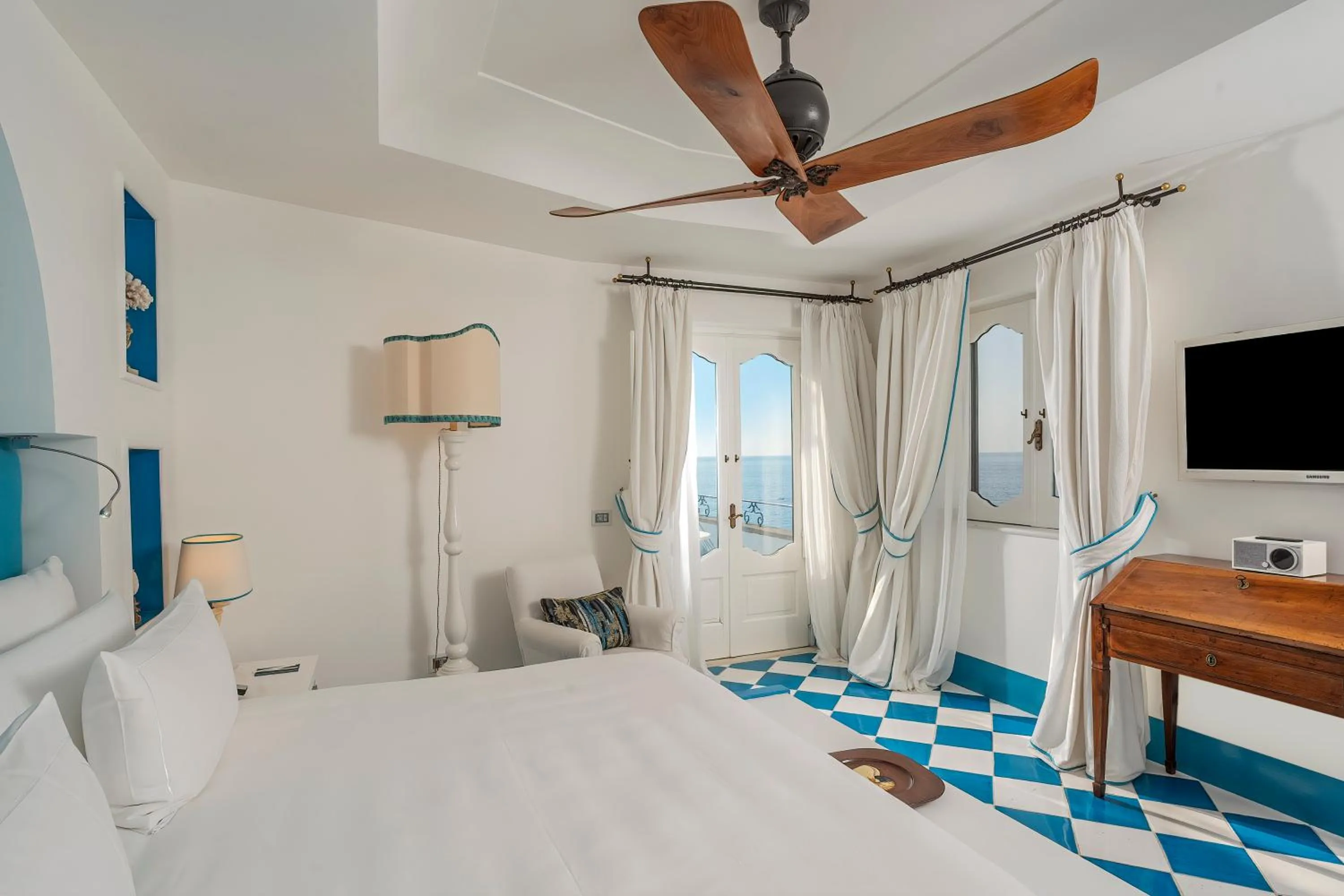 Bedroom, Bed in Villa Treville