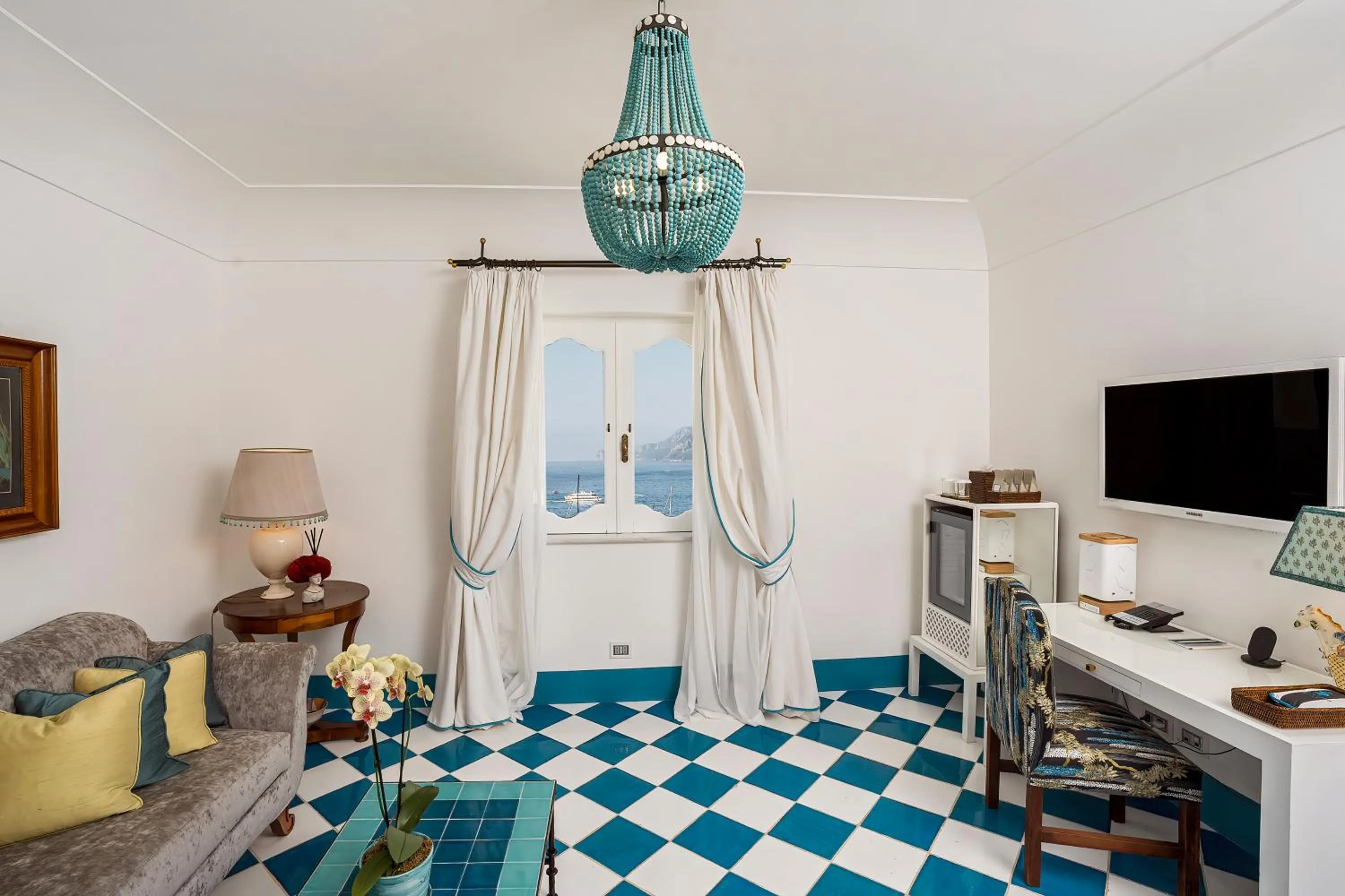 Seating area, Bed in Villa Treville