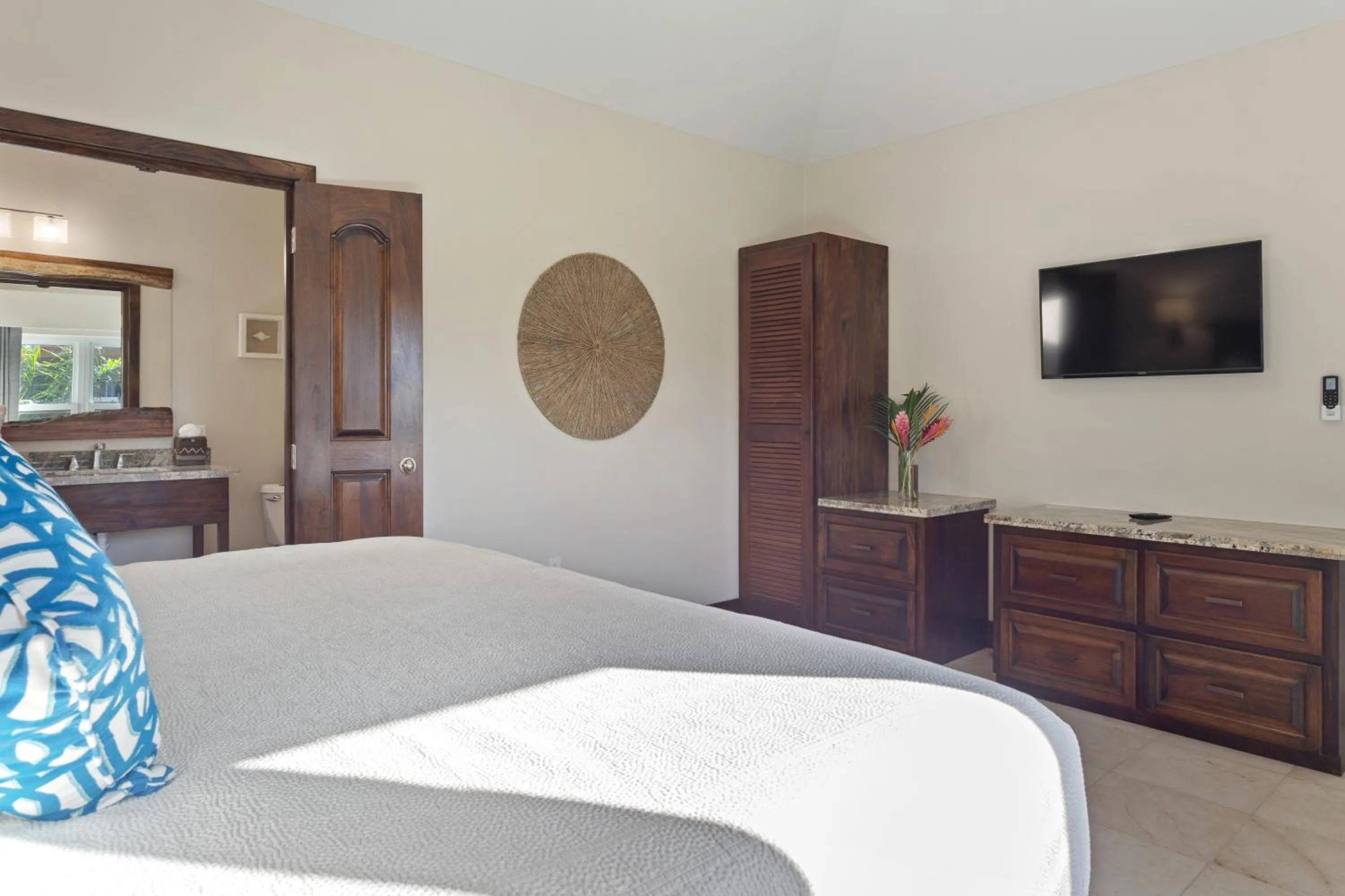 TV and multimedia, Bed in Sirenian Bay Resort -Villas & All Inclusive Bungalows