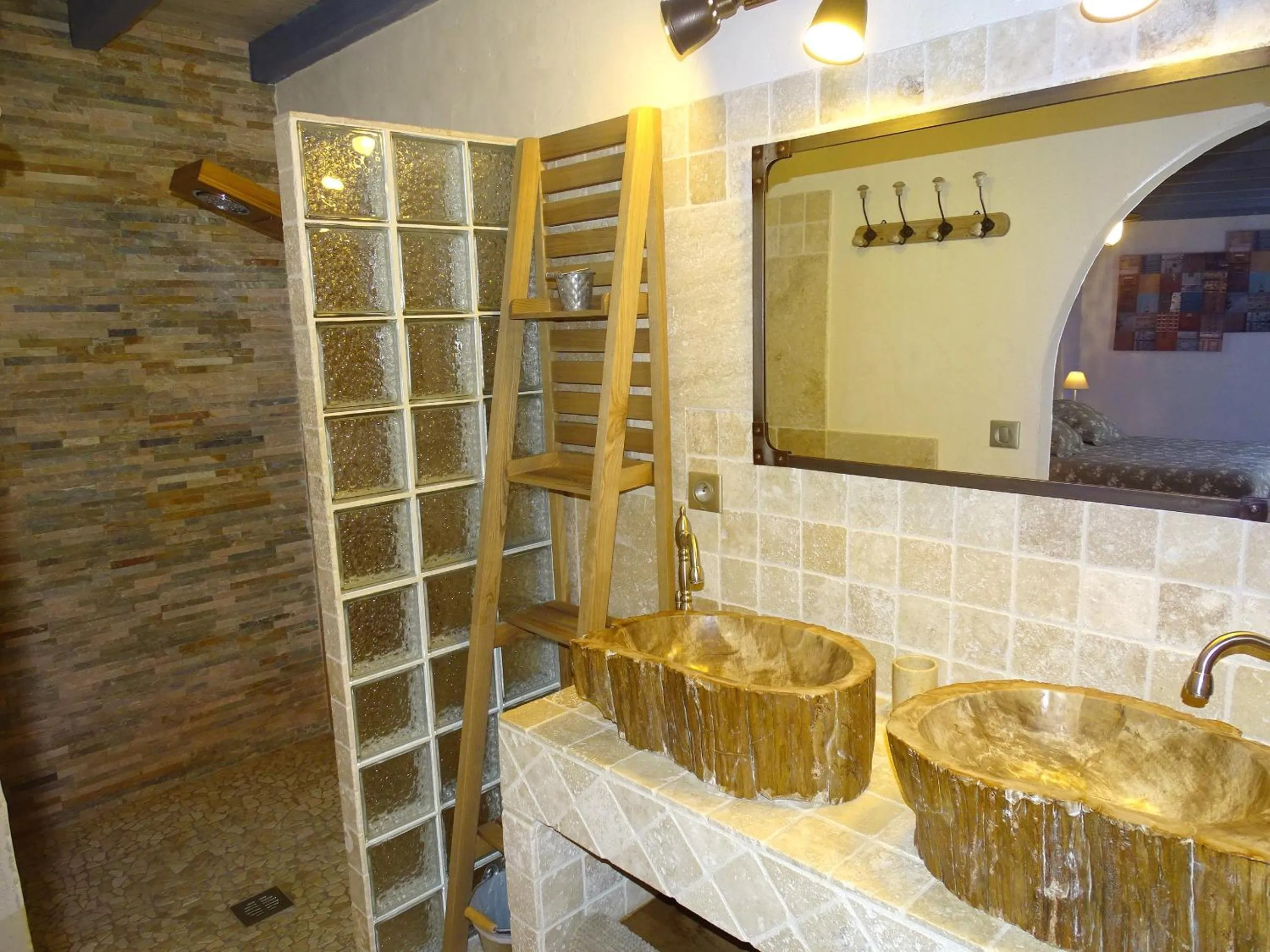 Shower in Chambres d'Hôtes Domaine de Beunes