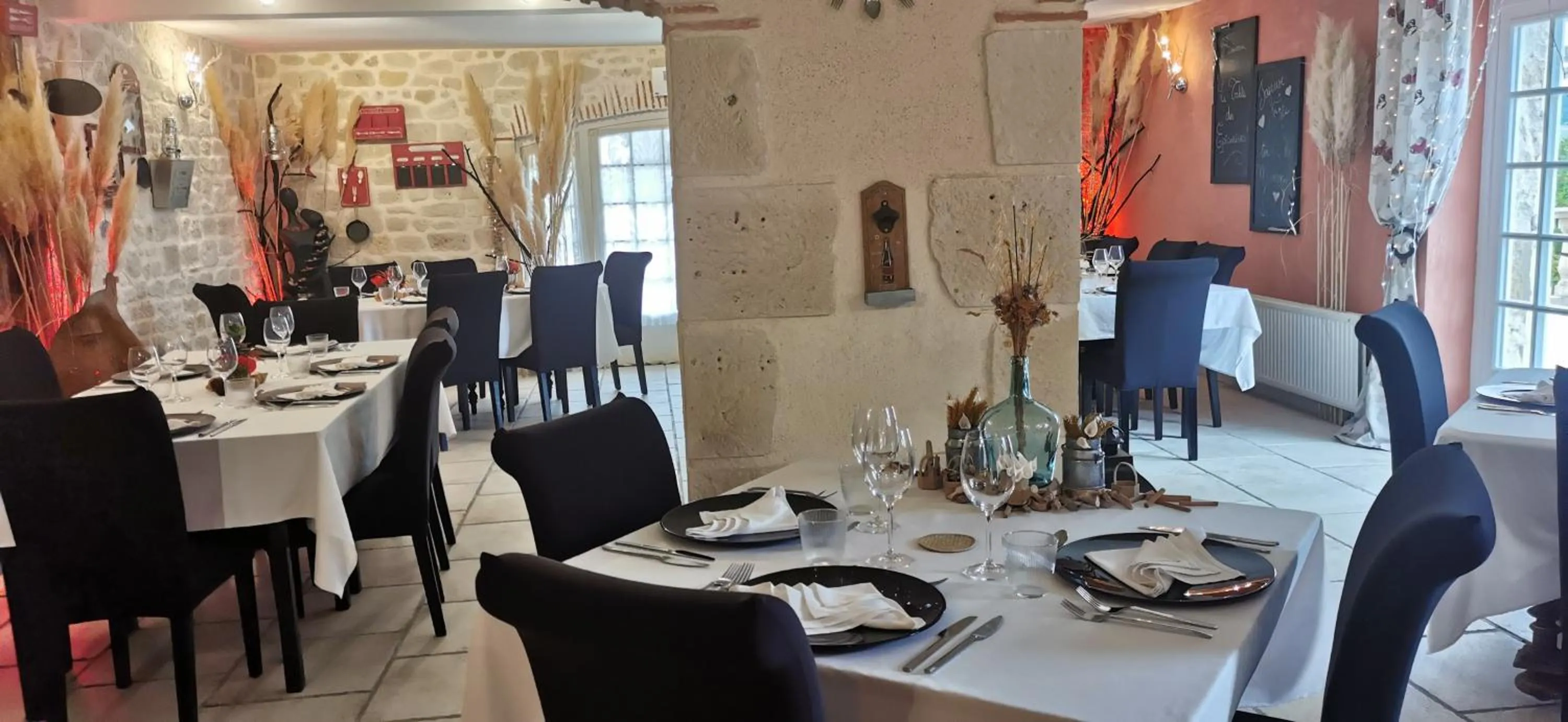 Restaurant/places to eat in Chambres d'Hôtes Domaine de Beunes