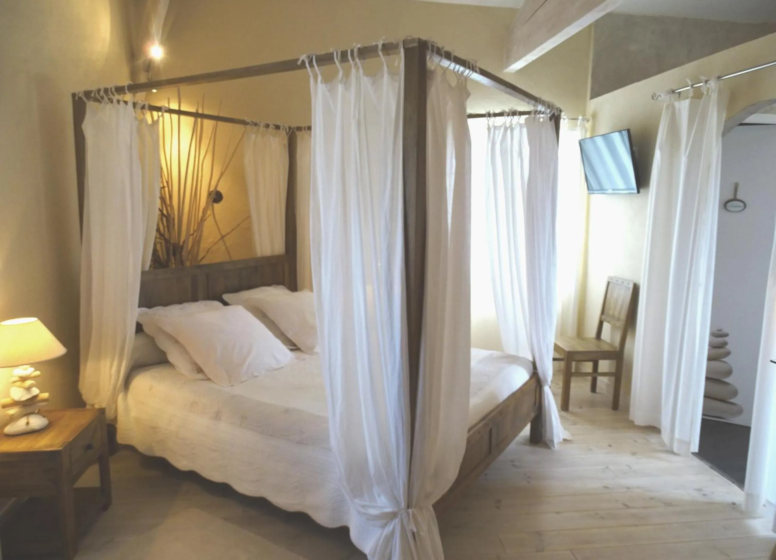 Bed in Chambres d'Hôtes Domaine de Beunes