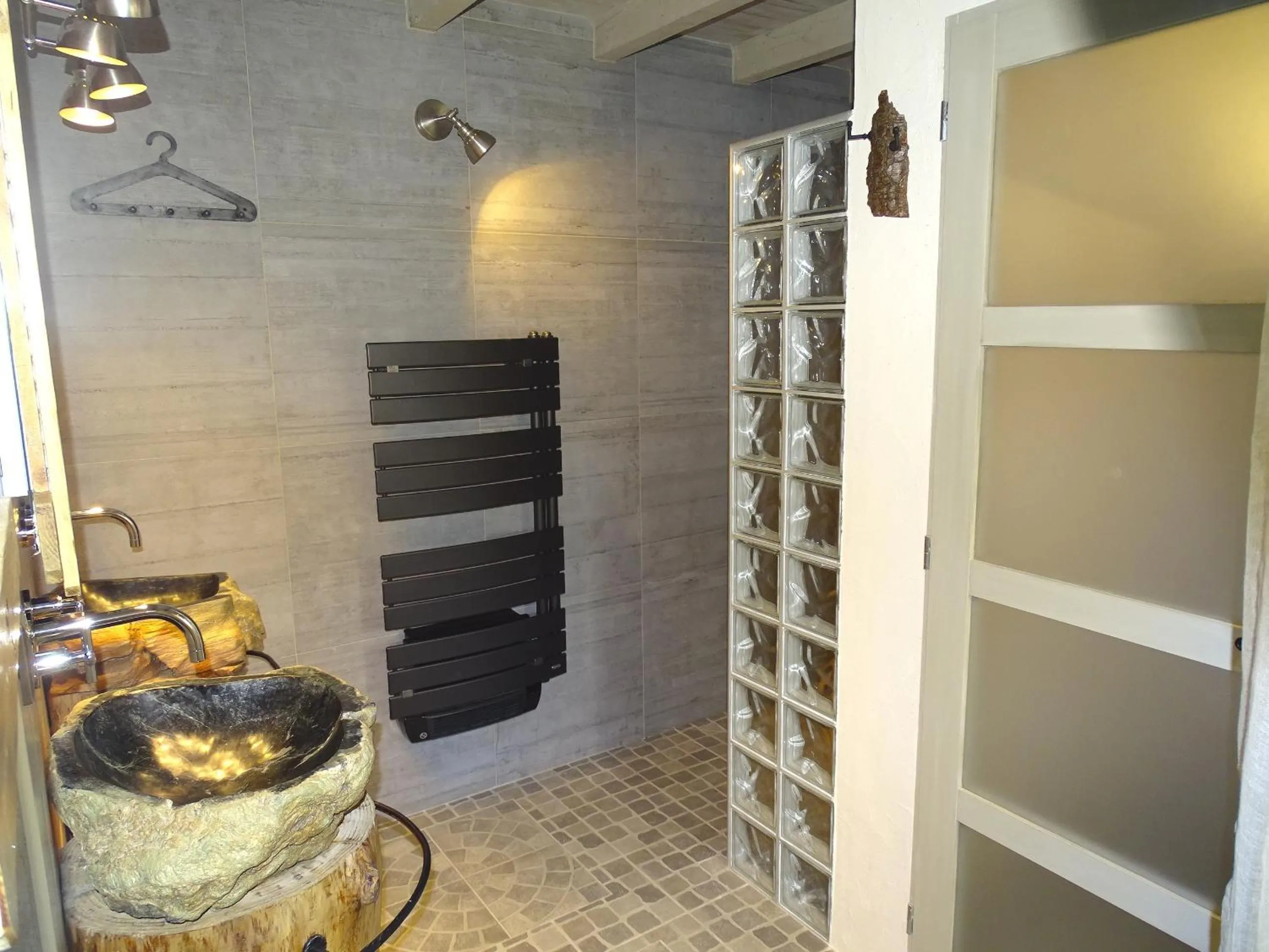 Decorative detail in Chambres d'Hôtes Domaine de Beunes