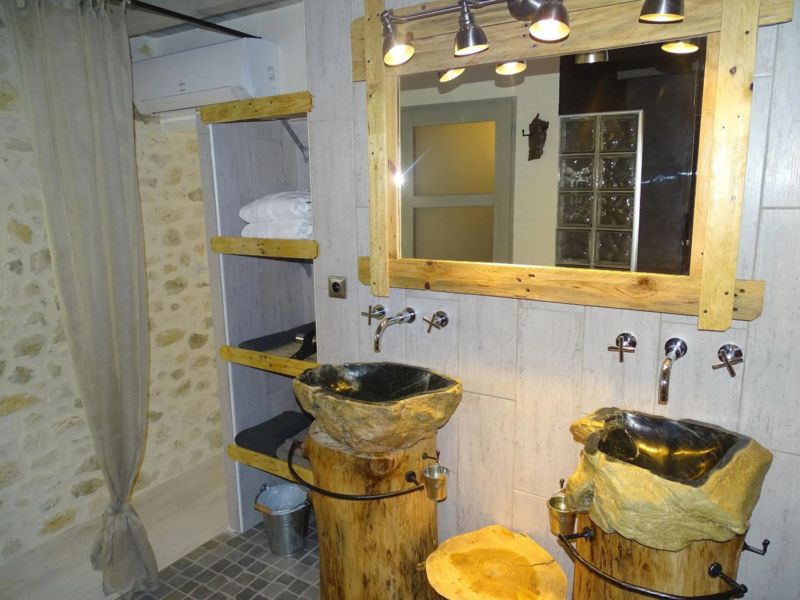 Bathroom in Chambres d'Hôtes Domaine de Beunes