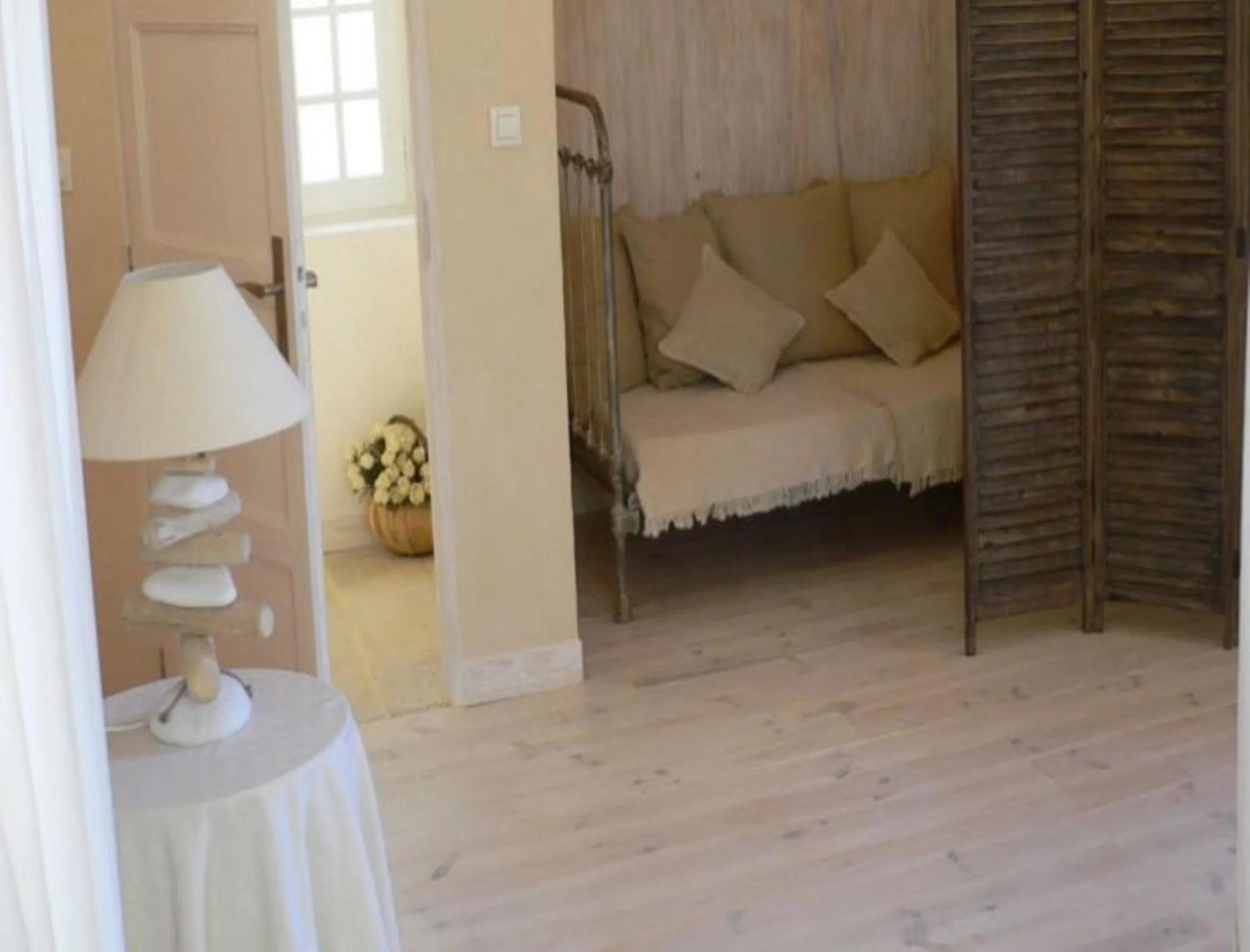 Decorative detail, Bed in Chambres d'Hôtes Domaine de Beunes