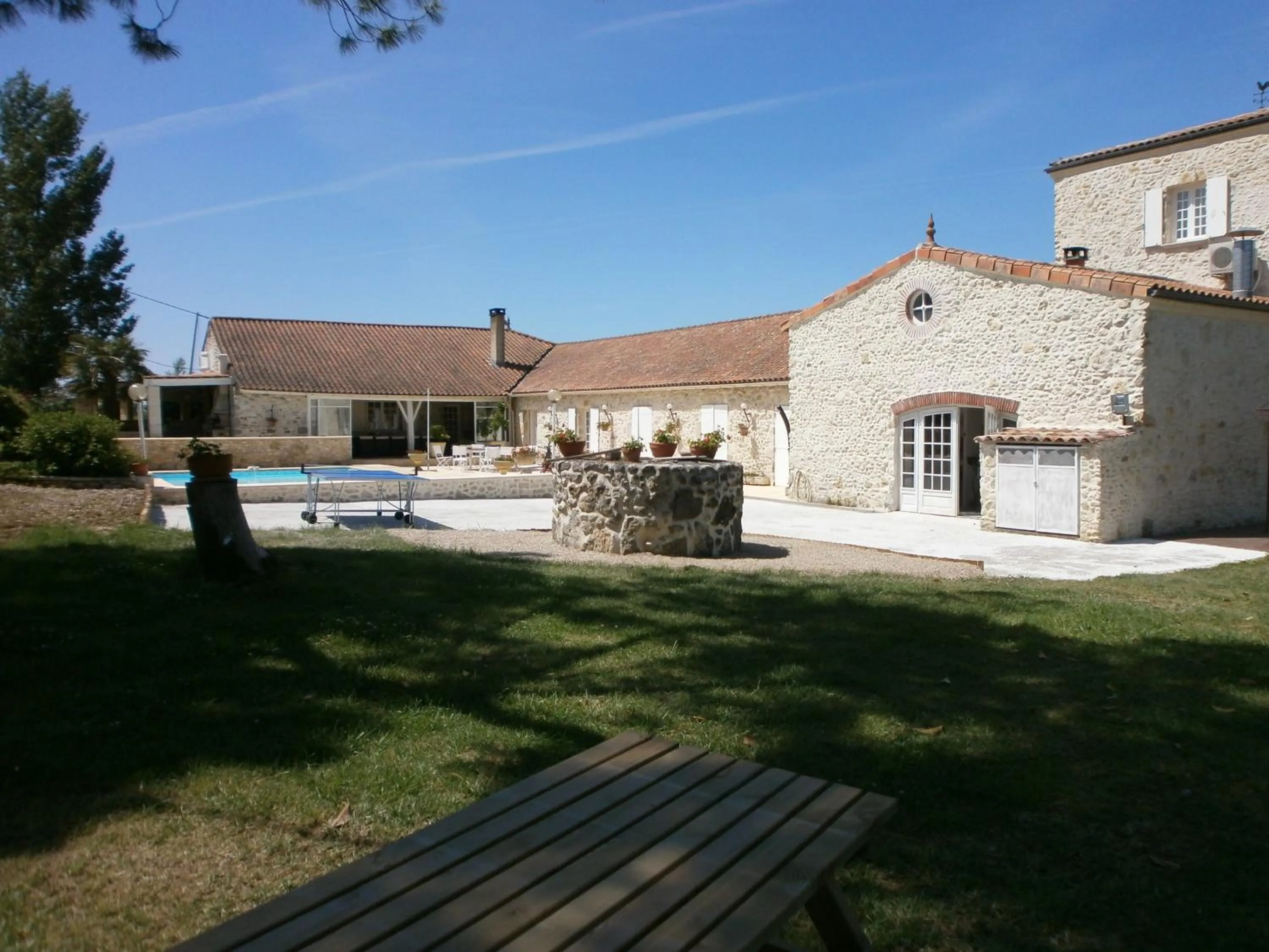 Facade/entrance in Chambres d'Hôtes Domaine de Beunes