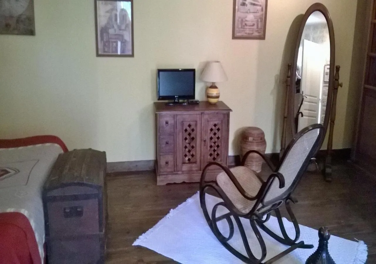 Photo of the whole room in Chambres d'Hôtes Domaine de Beunes