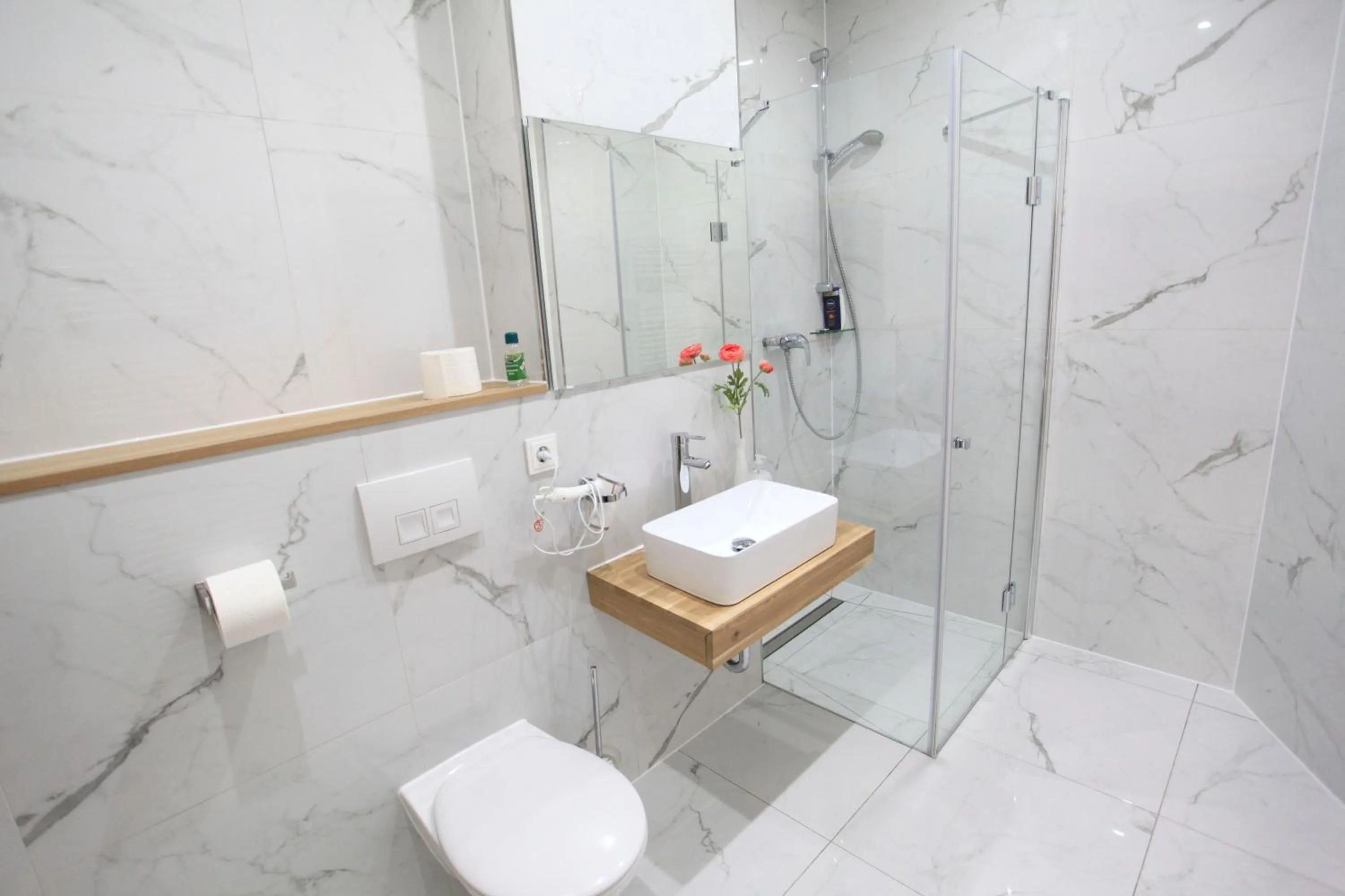 Shower in Zollikof Aparts - Sauna & Studioapartments