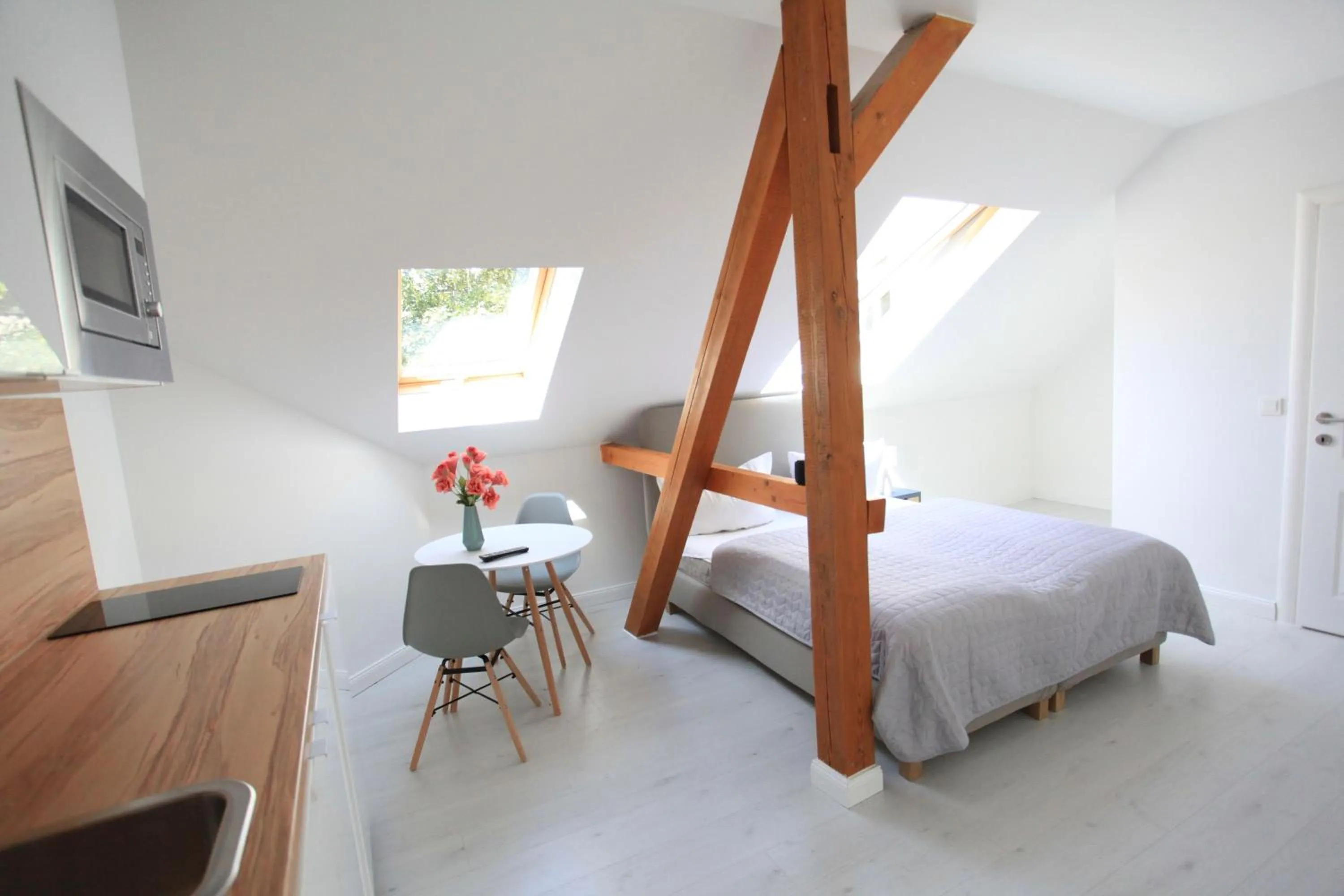 Coffee/tea facilities, Bed in Zollikof Aparts - Sauna & Studioapartments