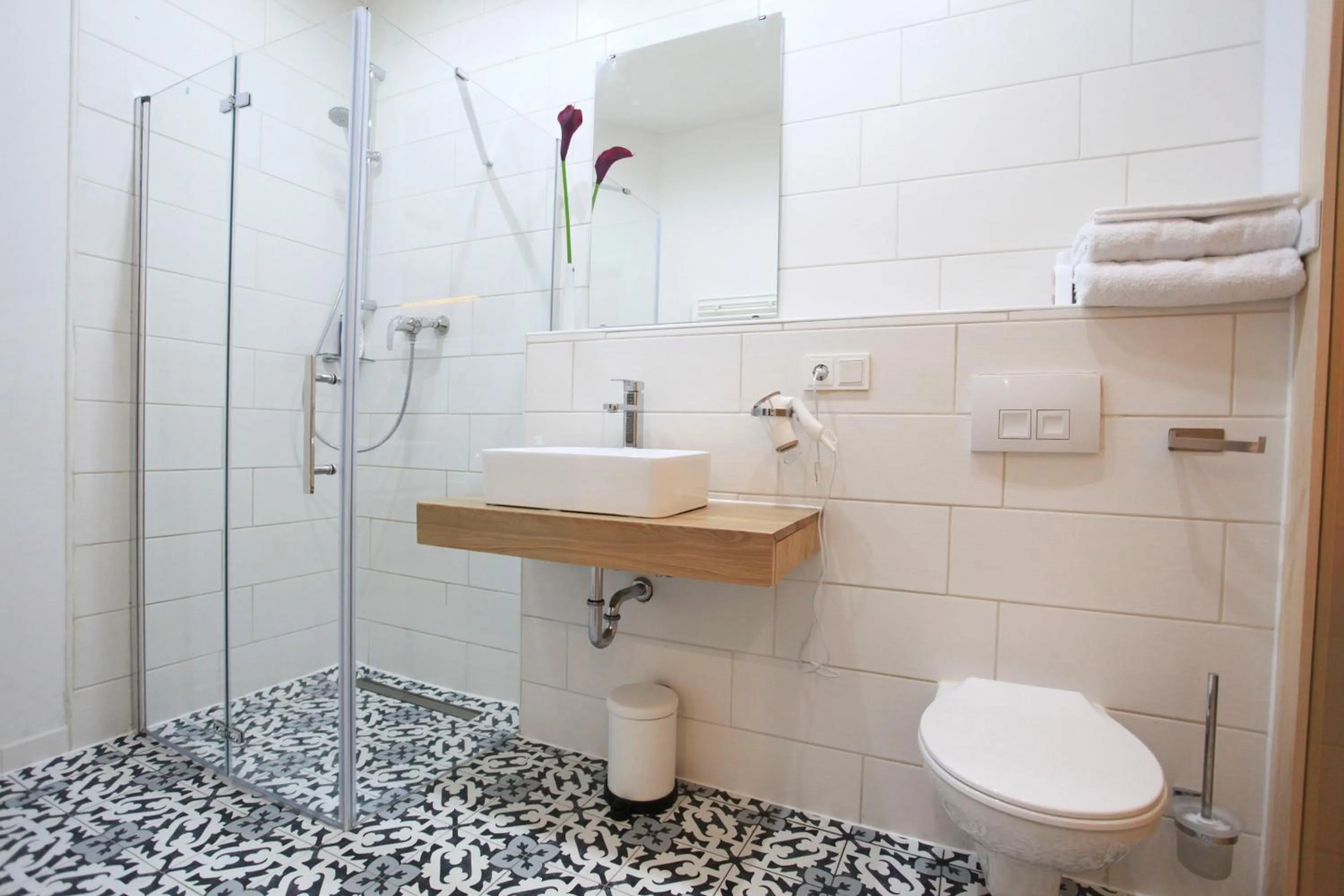 Shower in Zollikof Aparts - Sauna & Studioapartments