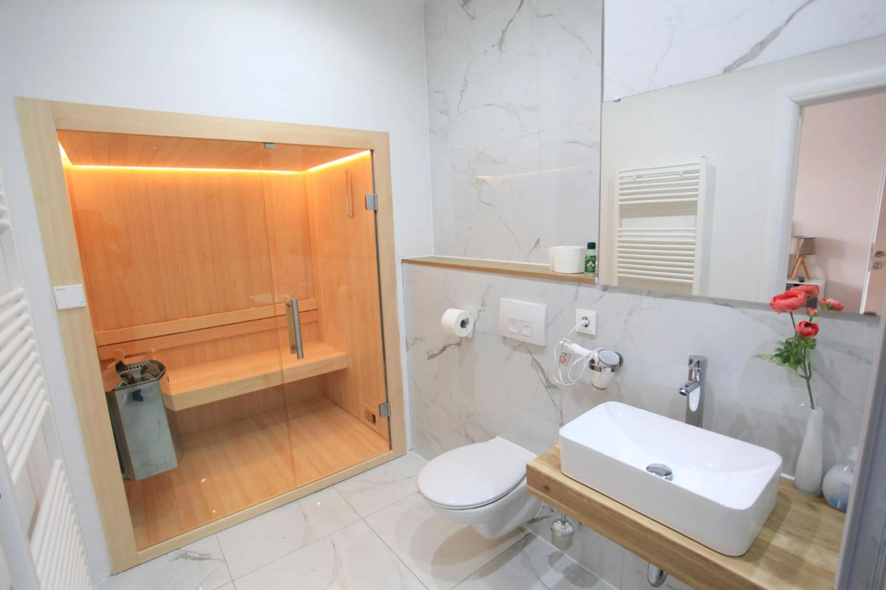 Shower in Zollikof Aparts - Sauna & Studioapartments
