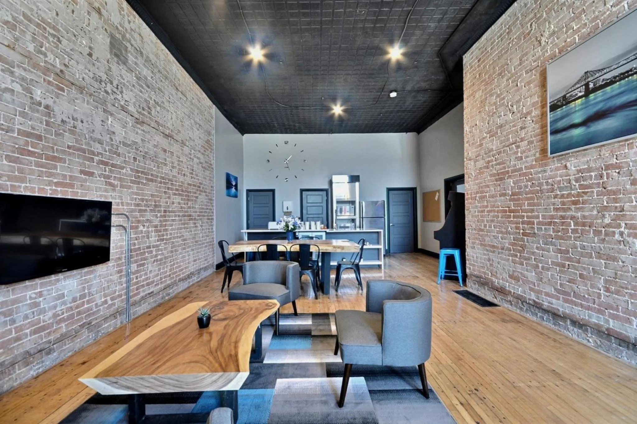 Communal lounge/ TV room in Zens Inn