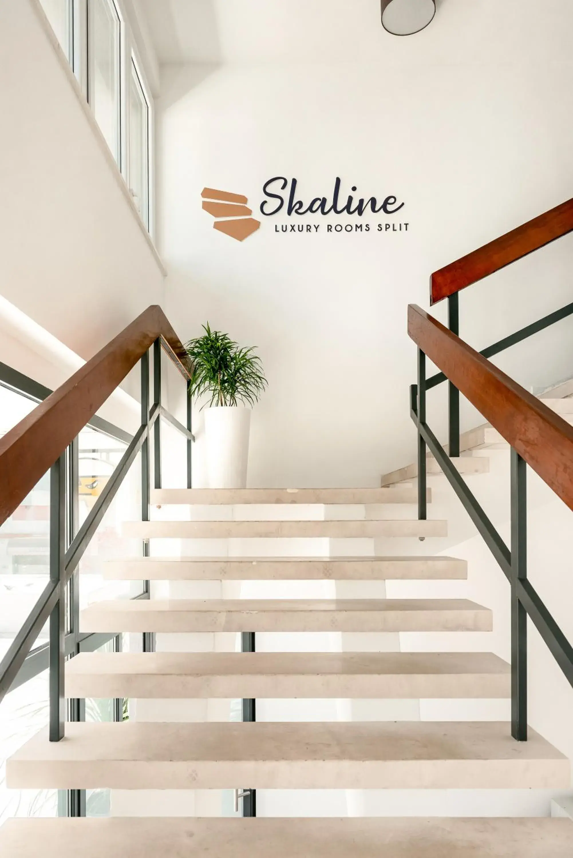 Property building in Skaline Luxury rooms Split Property building in Skaline Luxury rooms Split