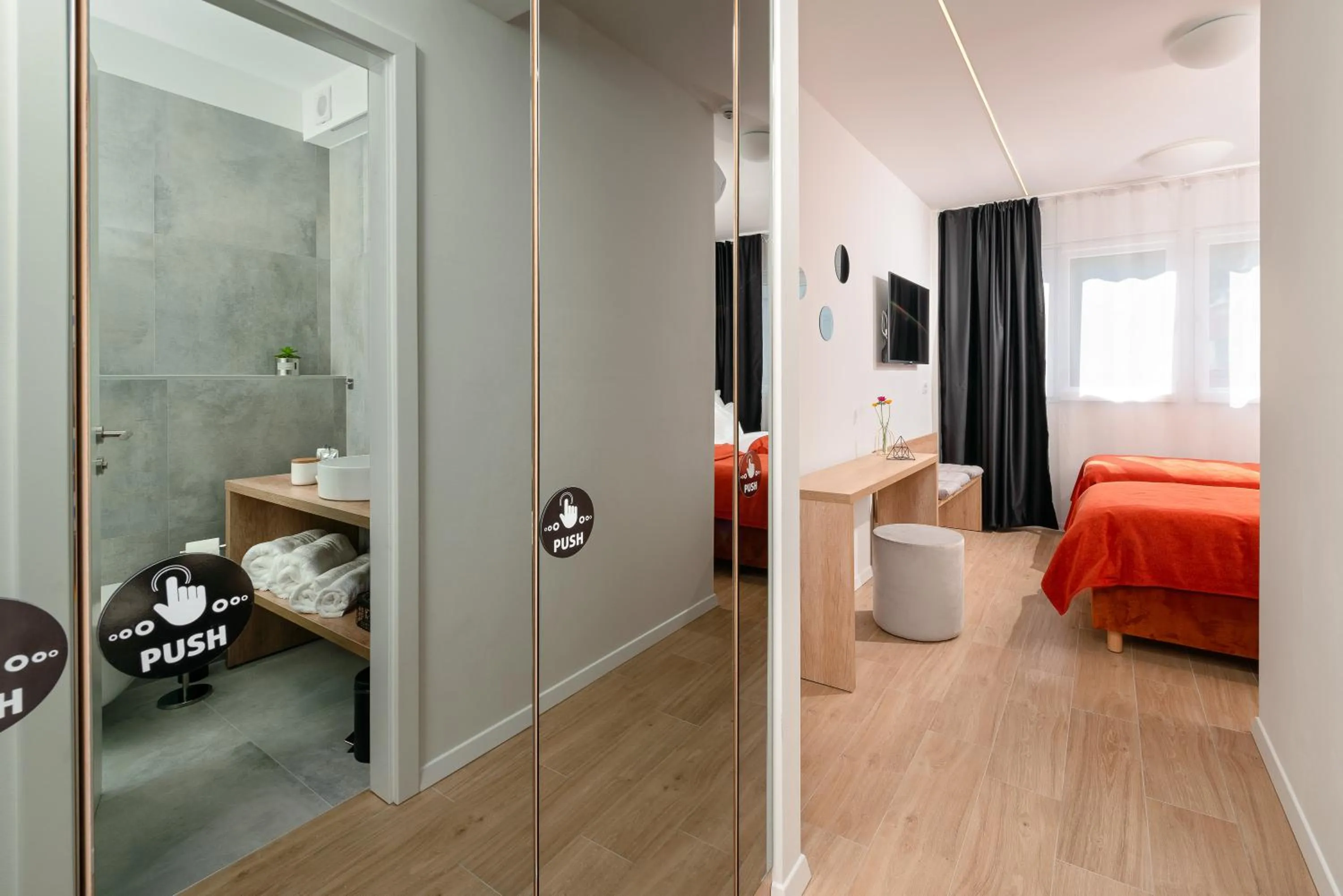 TV and multimedia, Bed in Skaline Luxury rooms Split