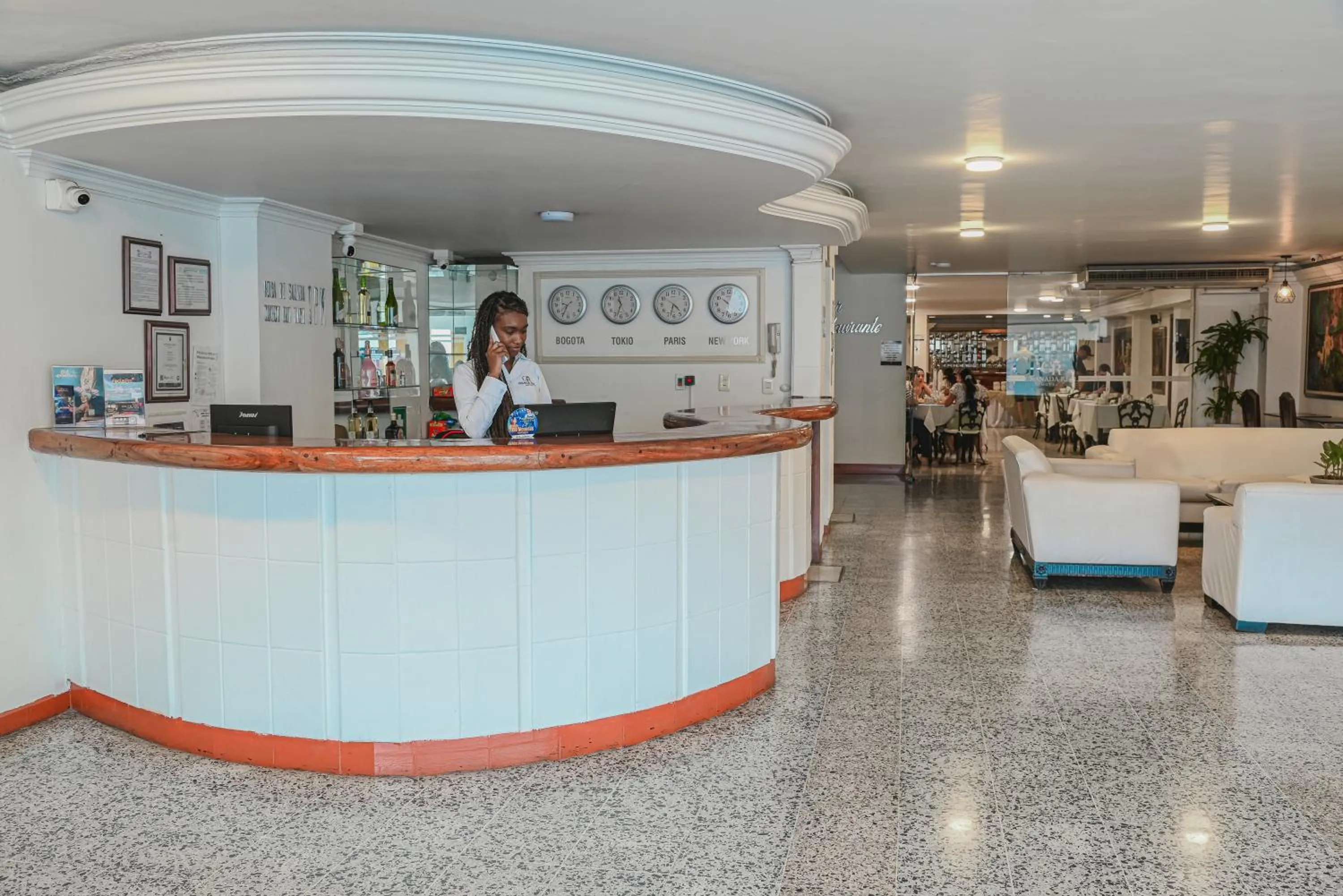 Lobby or reception in TAMA Hotel Granada Real Cali