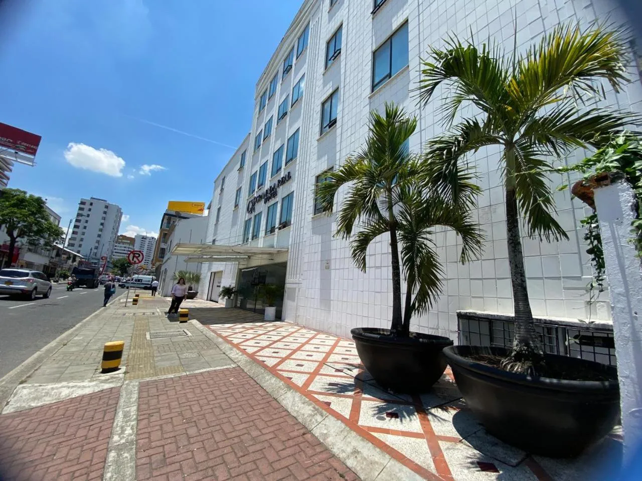 TAMA Hotel Granada Real Cali