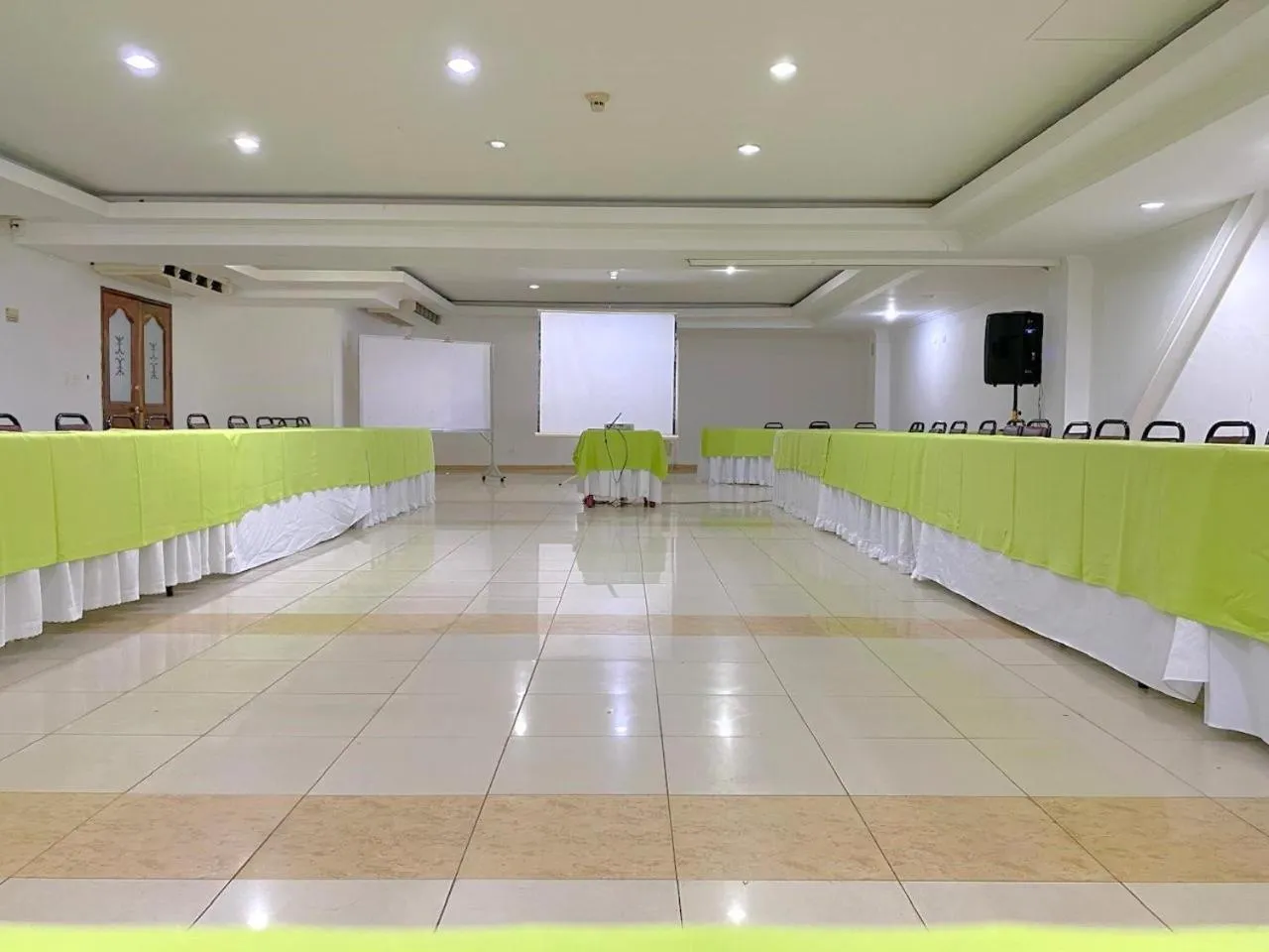 TAMA Hotel Granada Real Cali