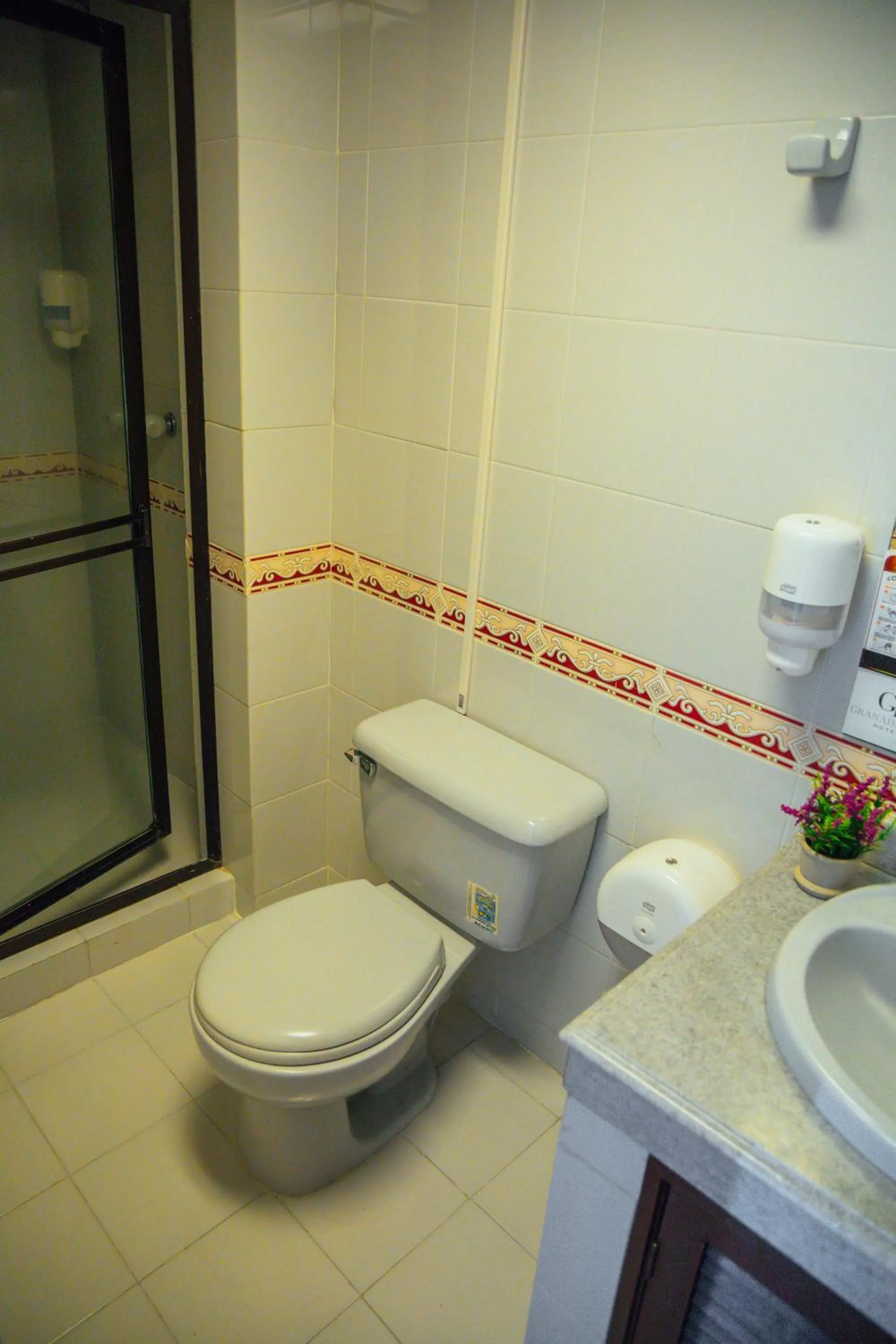 TAMA Hotel Granada Real Cali