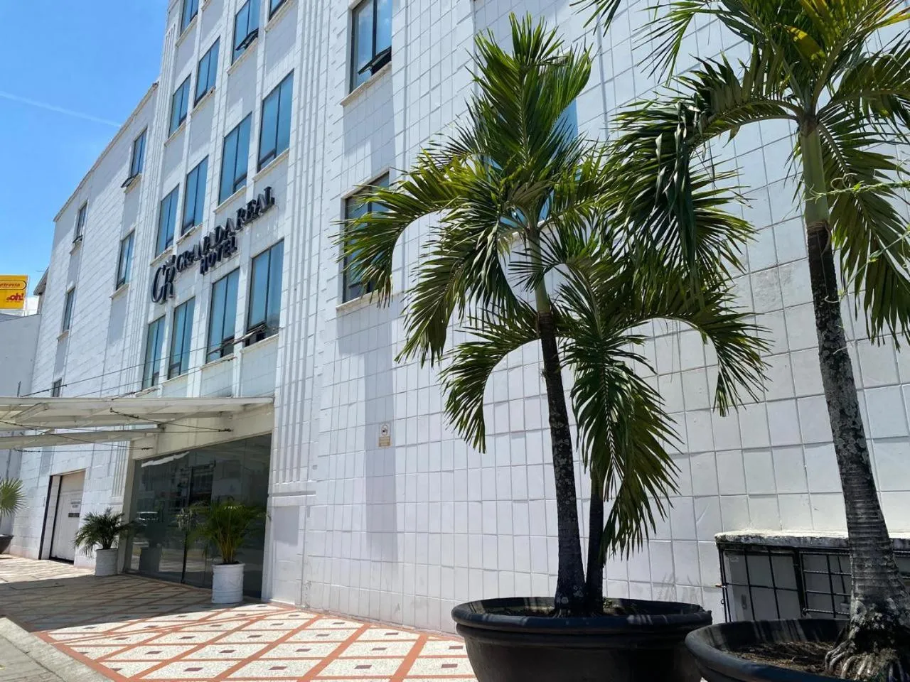 TAMA Hotel Granada Real Cali