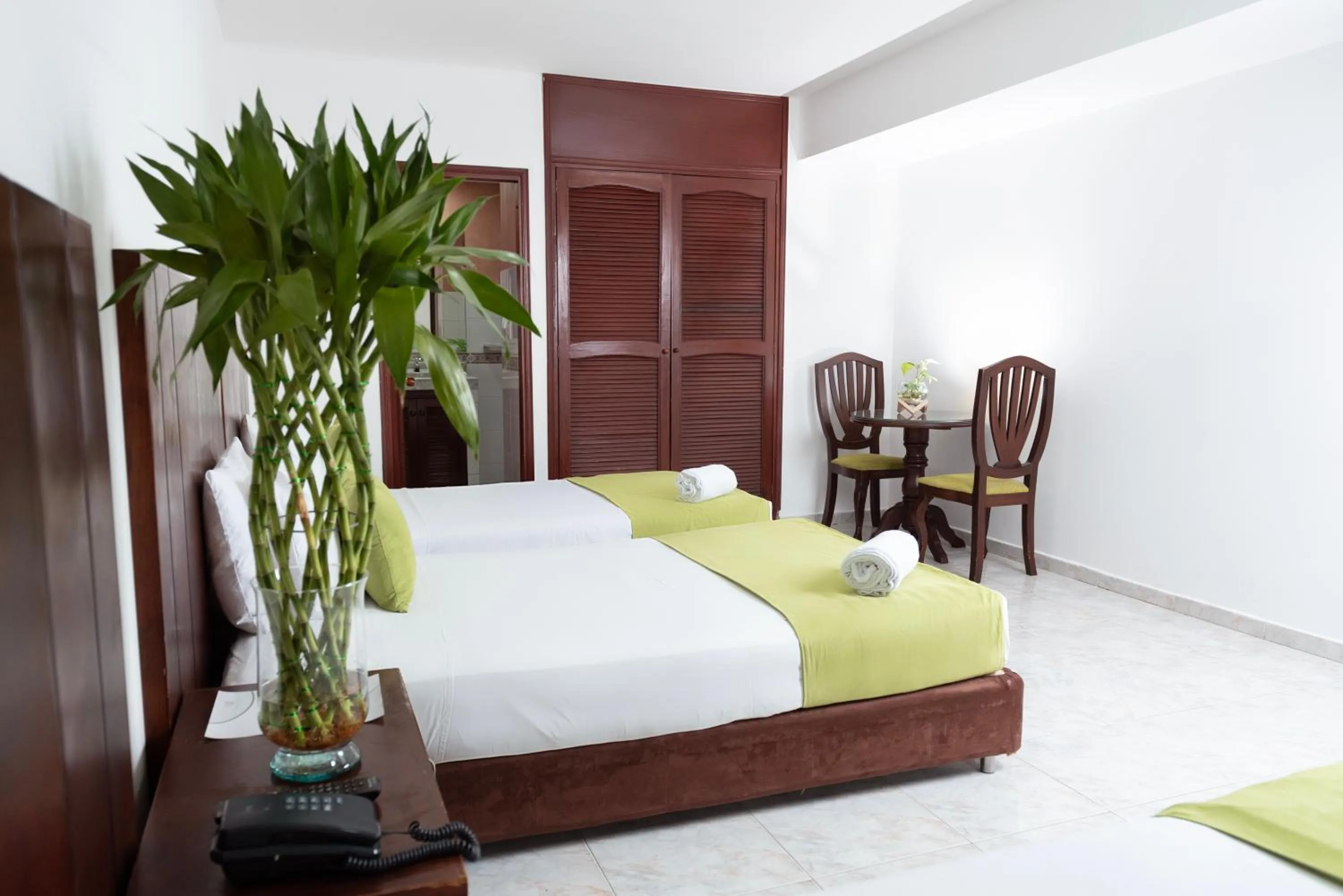 Decorative detail, Bed in TAMA Hotel Granada Real Cali