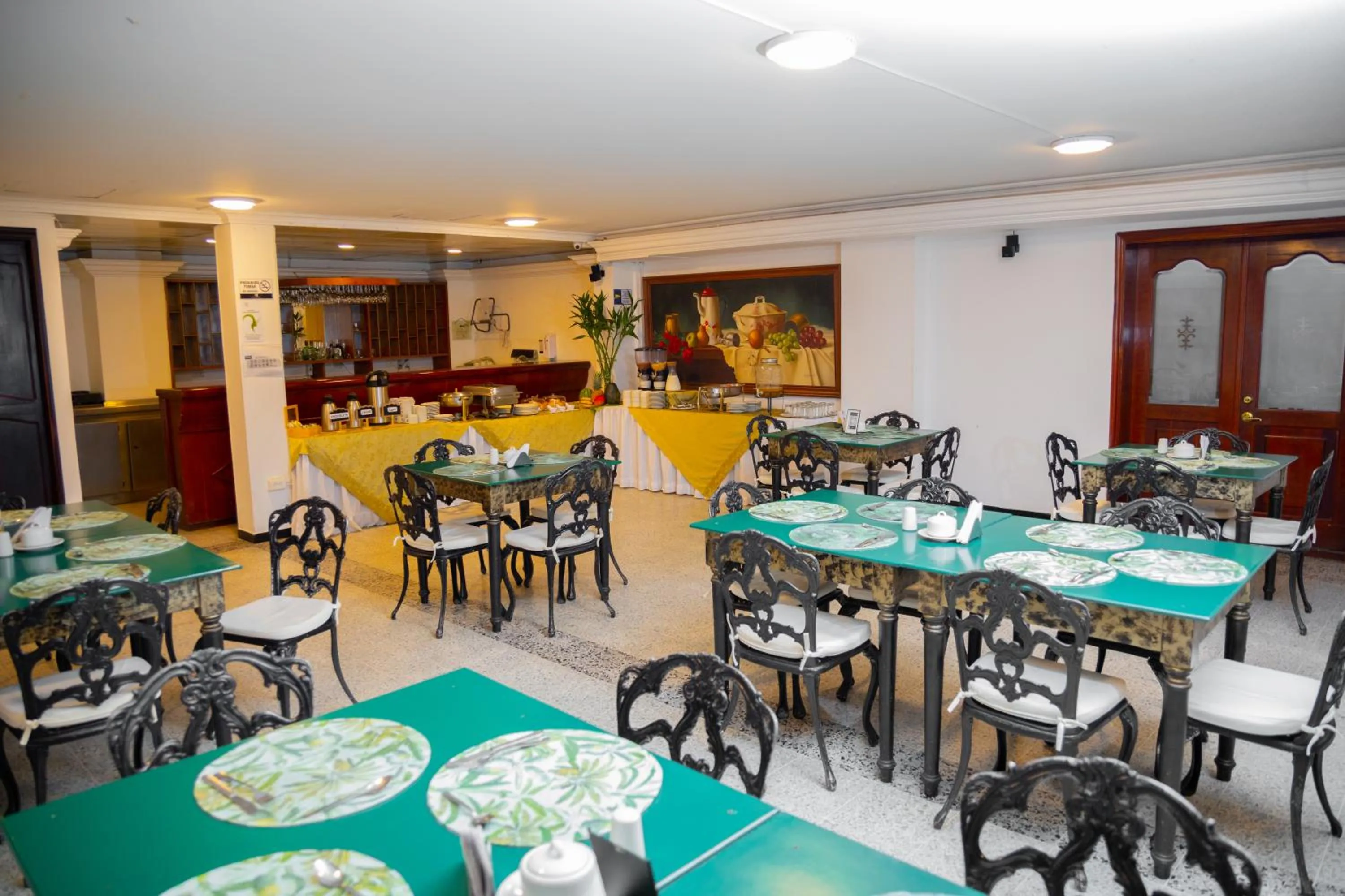 TAMA Hotel Granada Real Cali