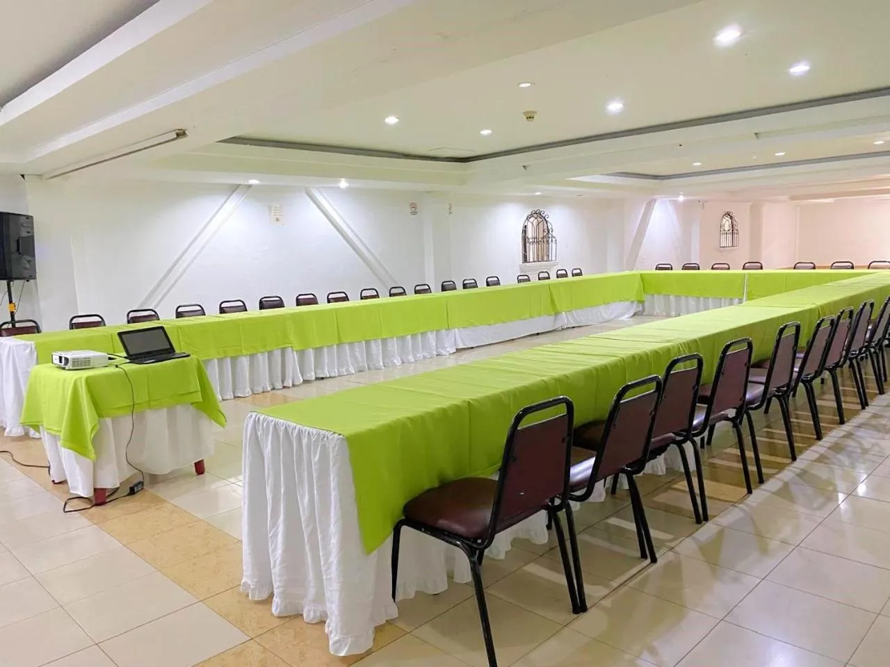 TAMA Hotel Granada Real Cali