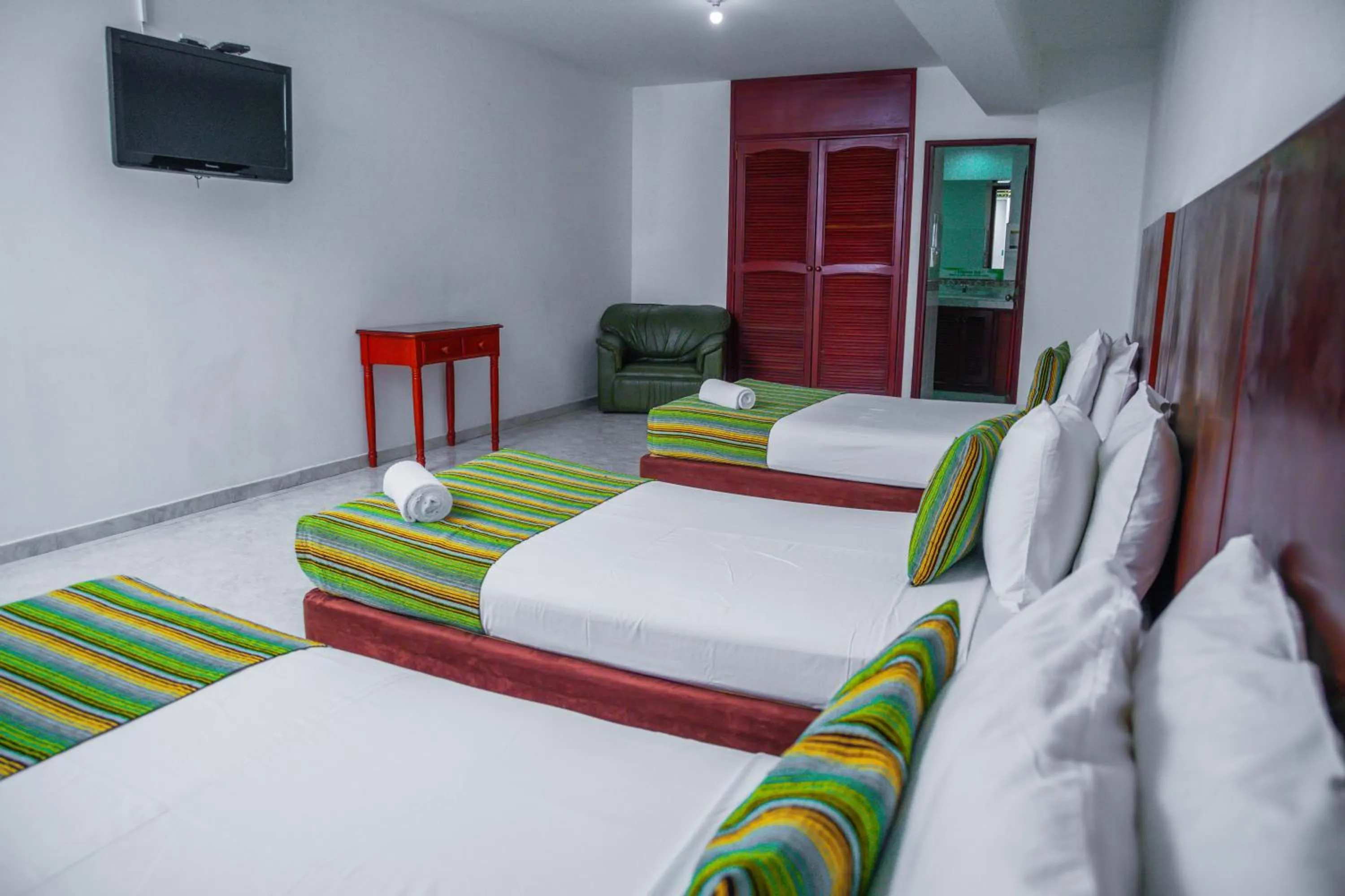 Decorative detail, Bed in TAMA Hotel Granada Real Cali