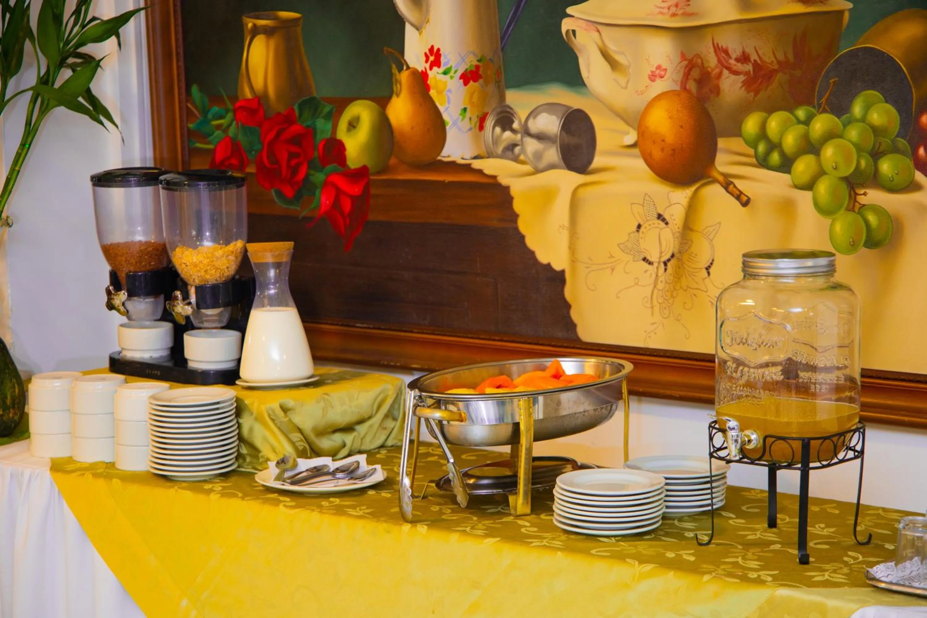 TAMA Hotel Granada Real Cali