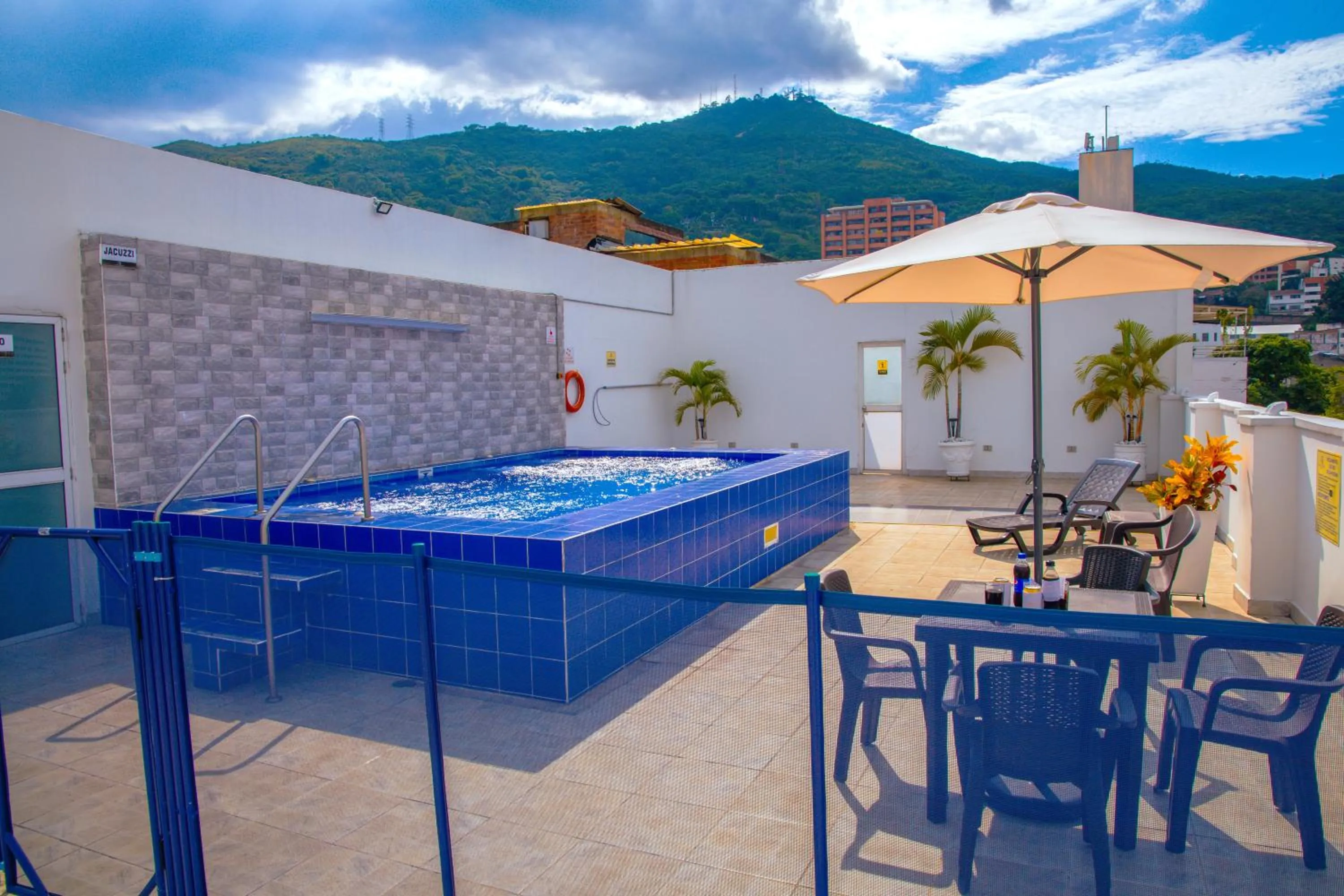 TAMA Hotel Granada Real Cali