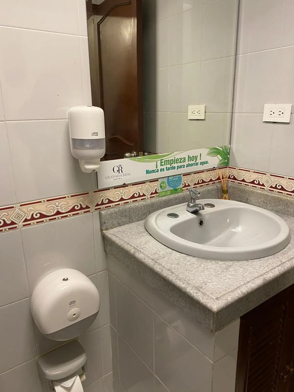 TAMA Hotel Granada Real Cali