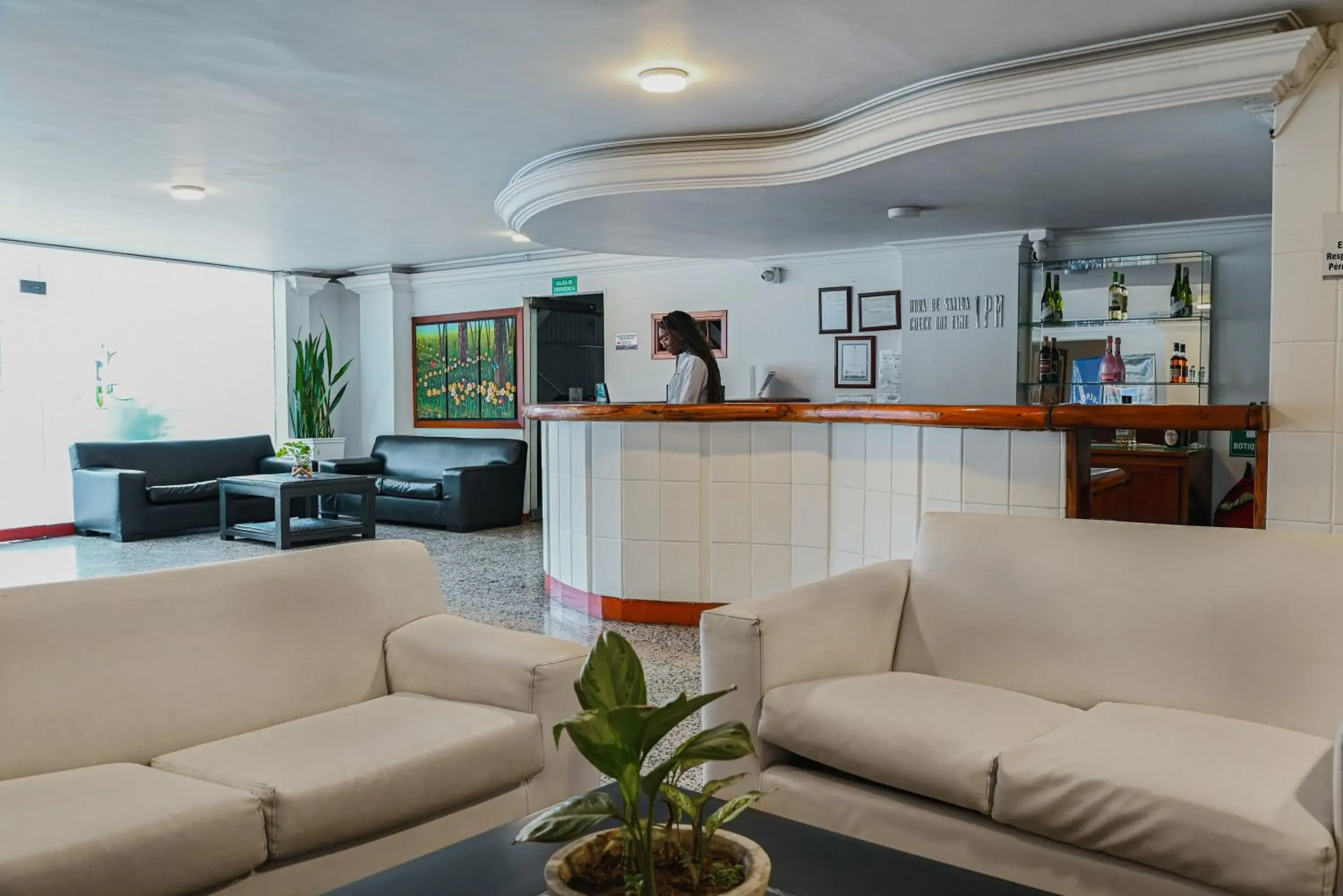 Living room in TAMA Hotel Granada Real Cali Living room in TAMA Hotel Granada Real Cali