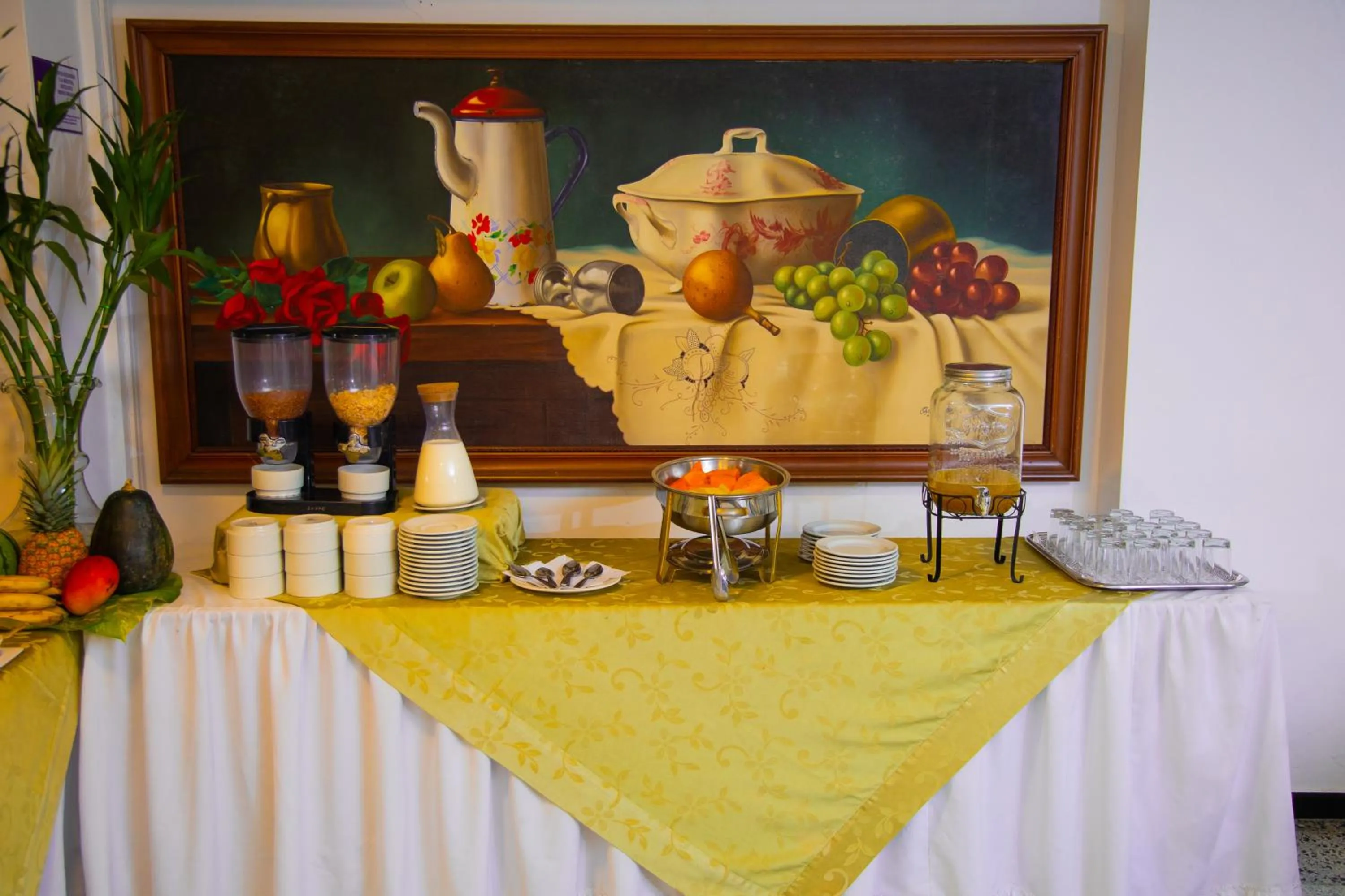 TAMA Hotel Granada Real Cali