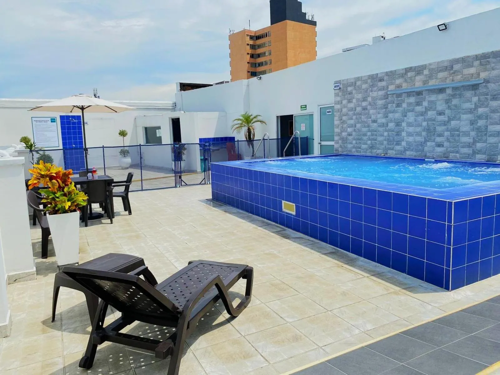 TAMA Hotel Granada Real Cali