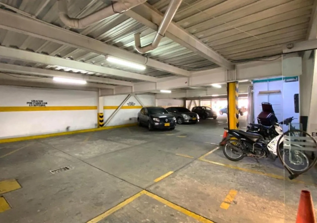 Parking in TAMA Hotel Granada Real Cali