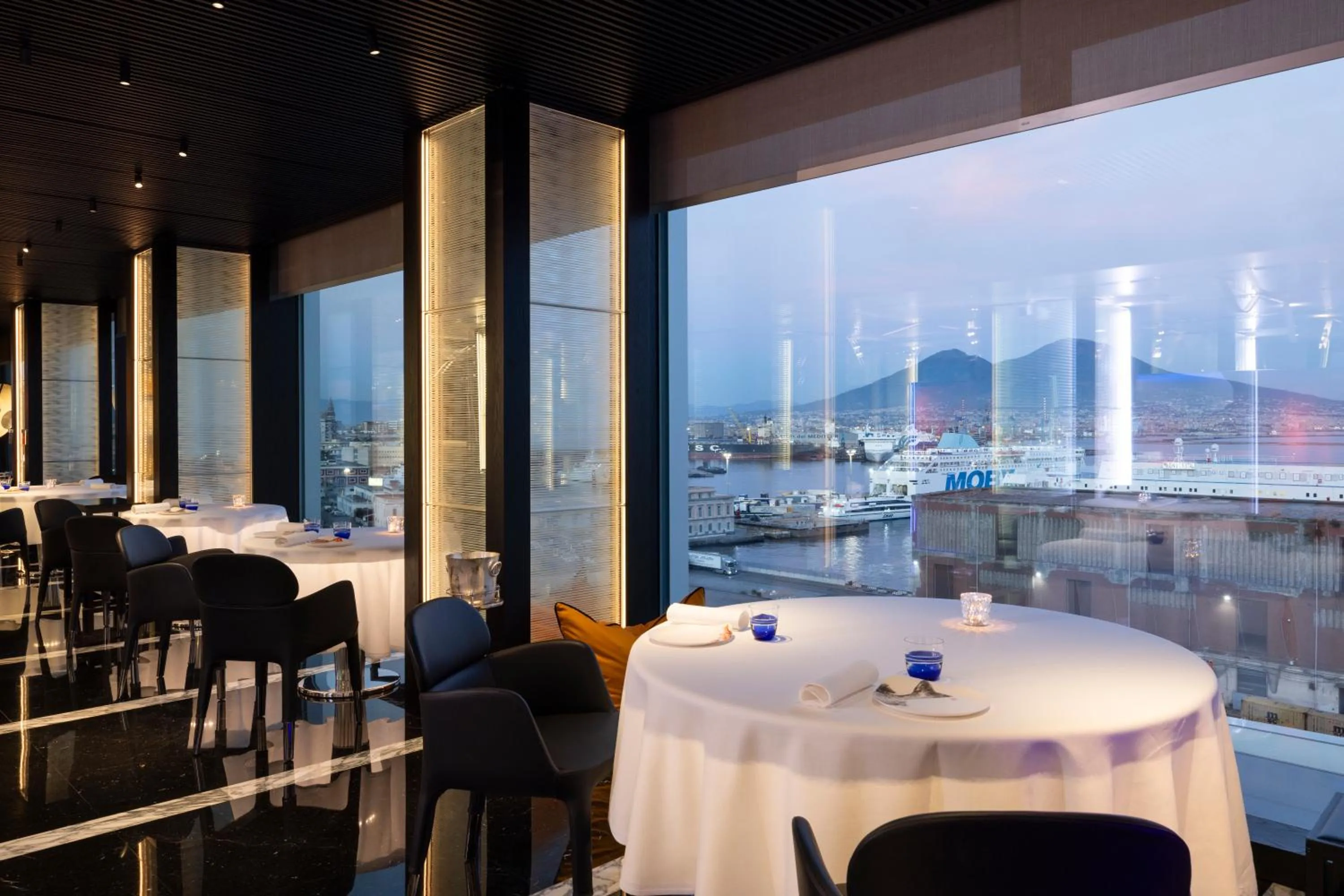 Restaurant/places to eat in ROMEO Napoli